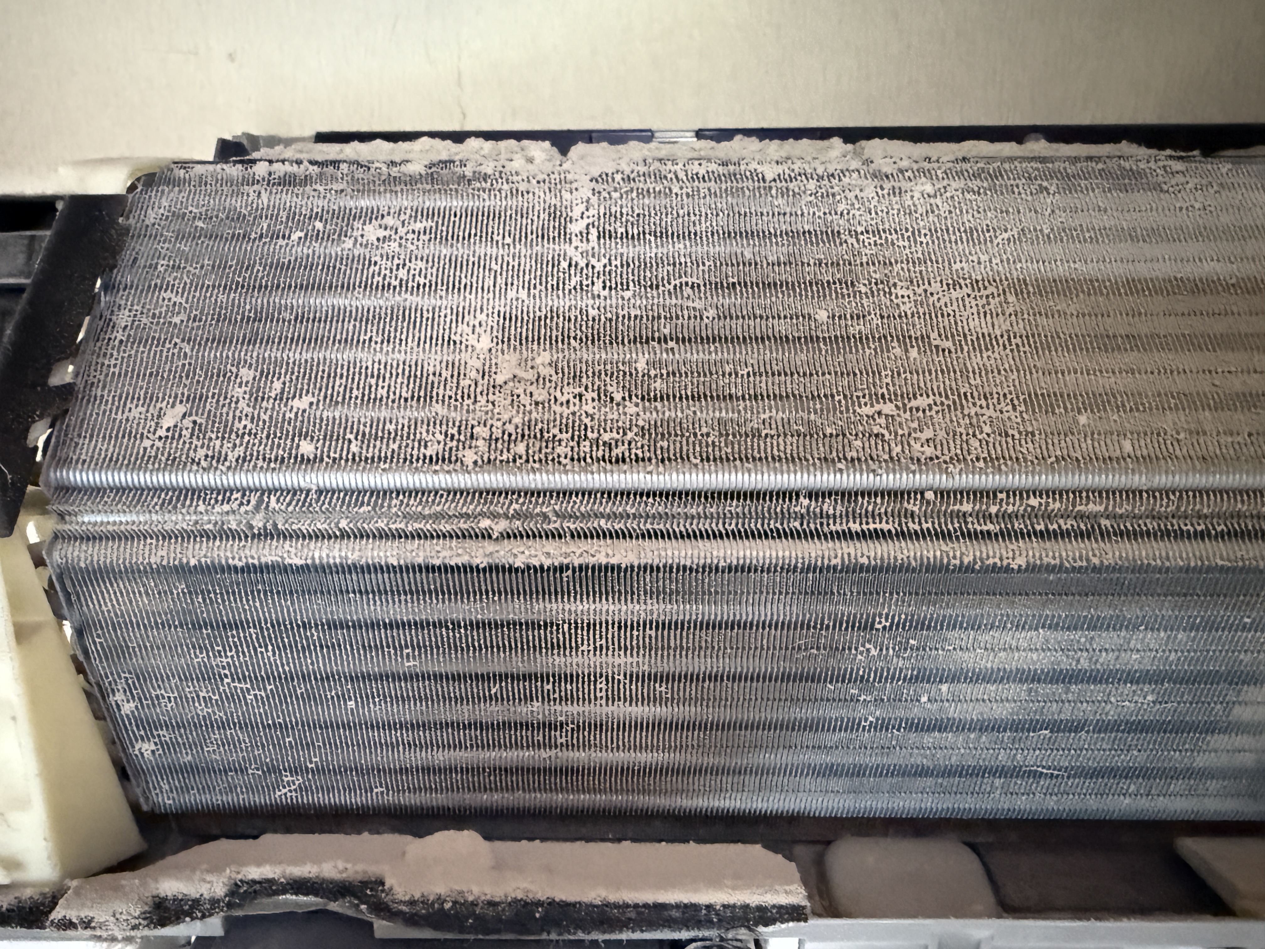 東京都足立区の壁掛けエアコンの作業前2