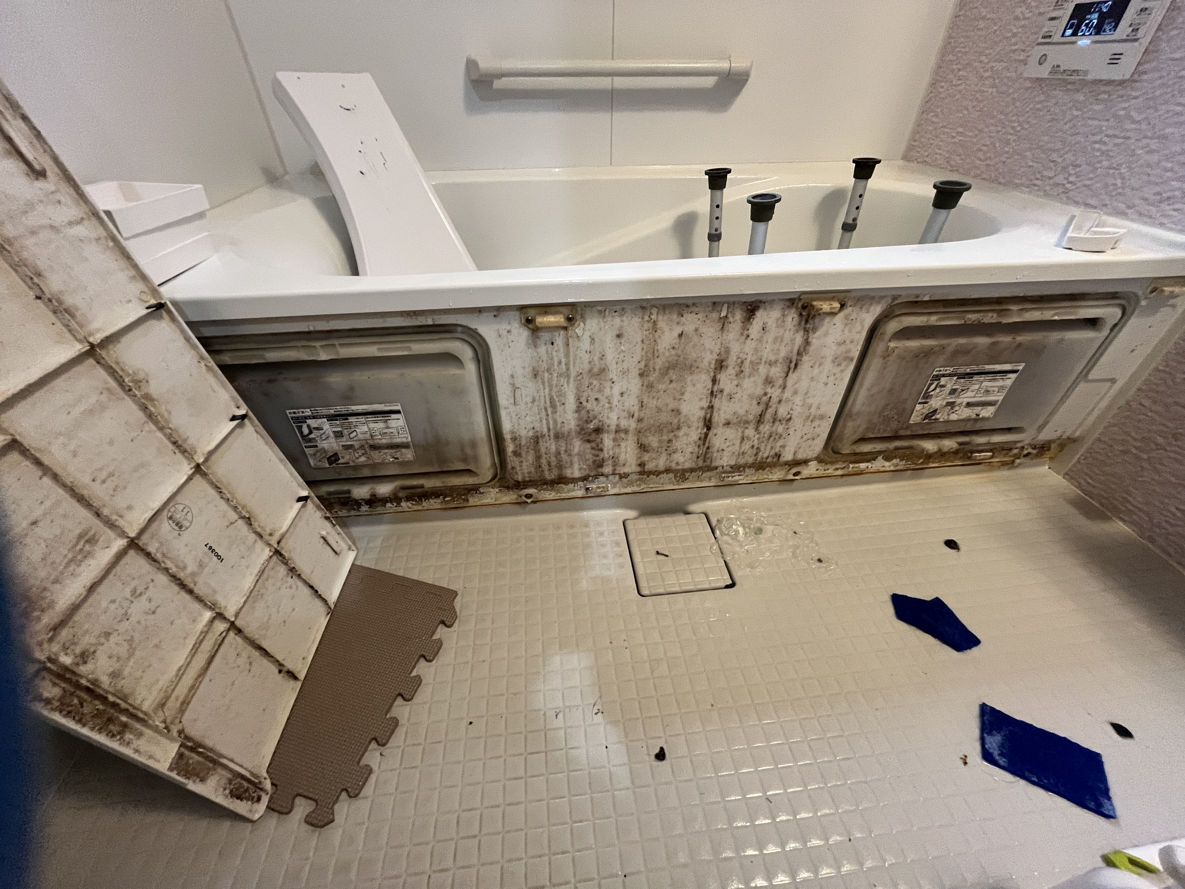 栃木県宇都宮市の浴室・お風呂クリーニングの作業前1