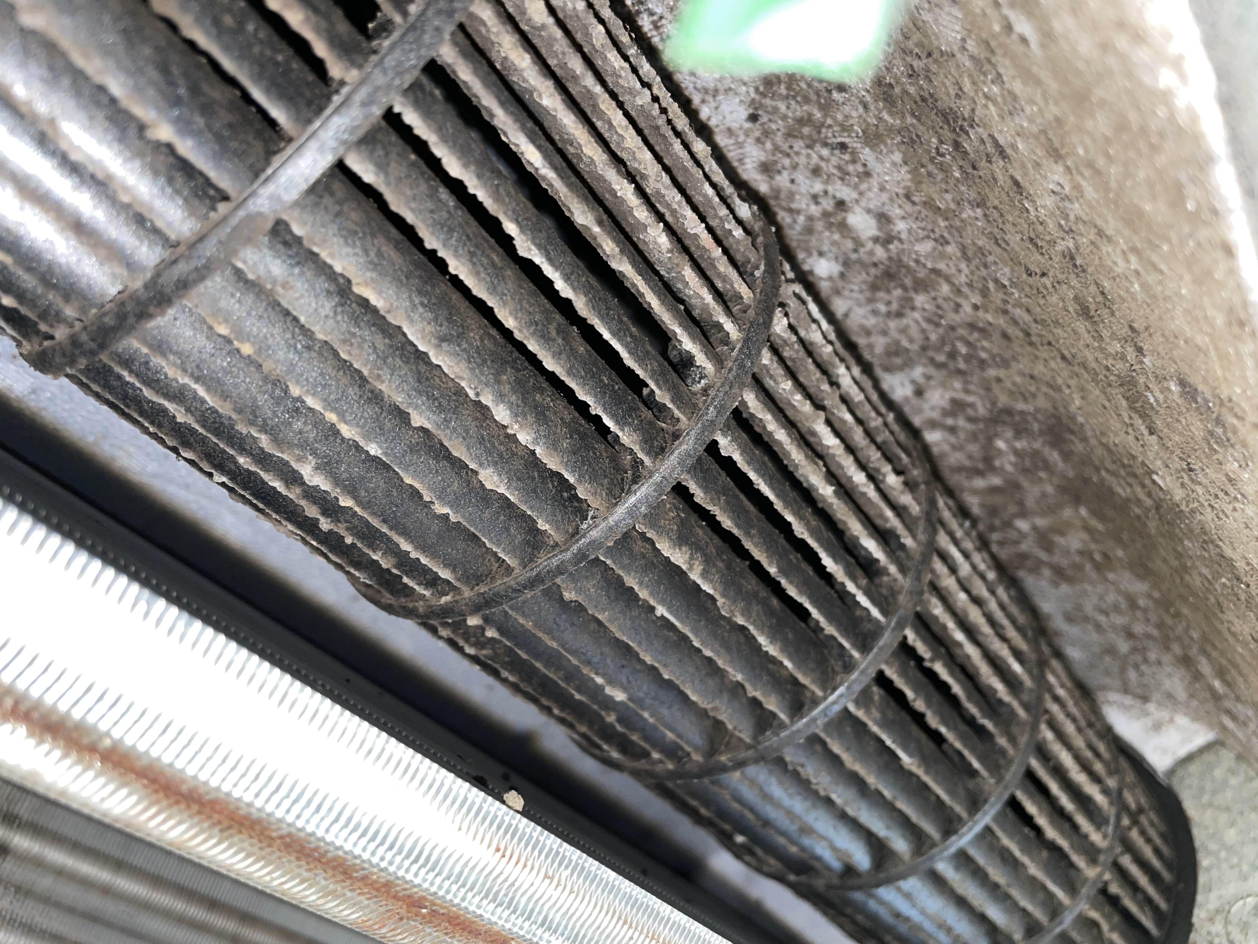 愛知県名古屋市千種区赤坂町の家庭用天井埋め込みエアコンの作業前1