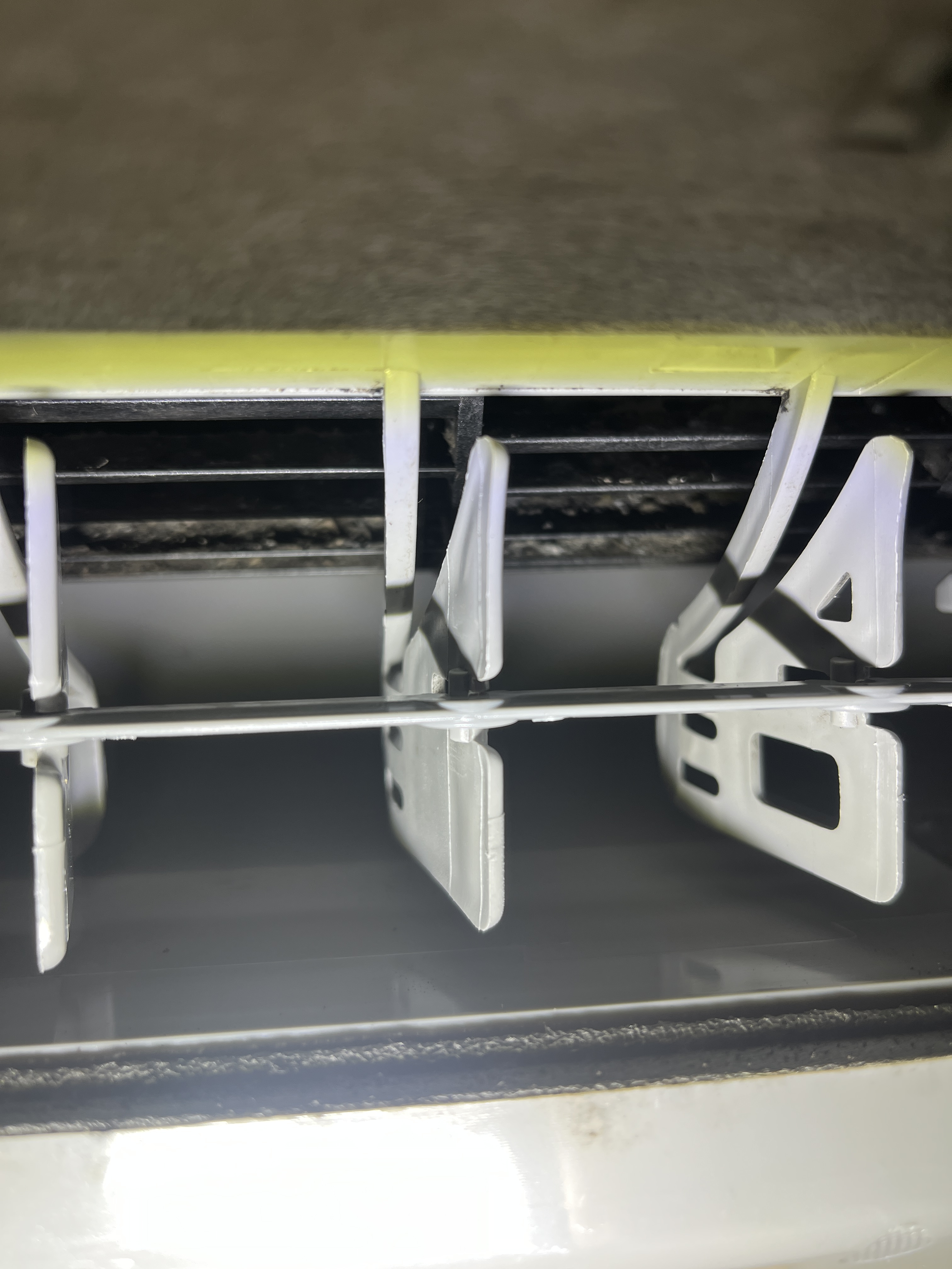 愛知県豊橋市のお掃除機能付きエアコンの作業前2