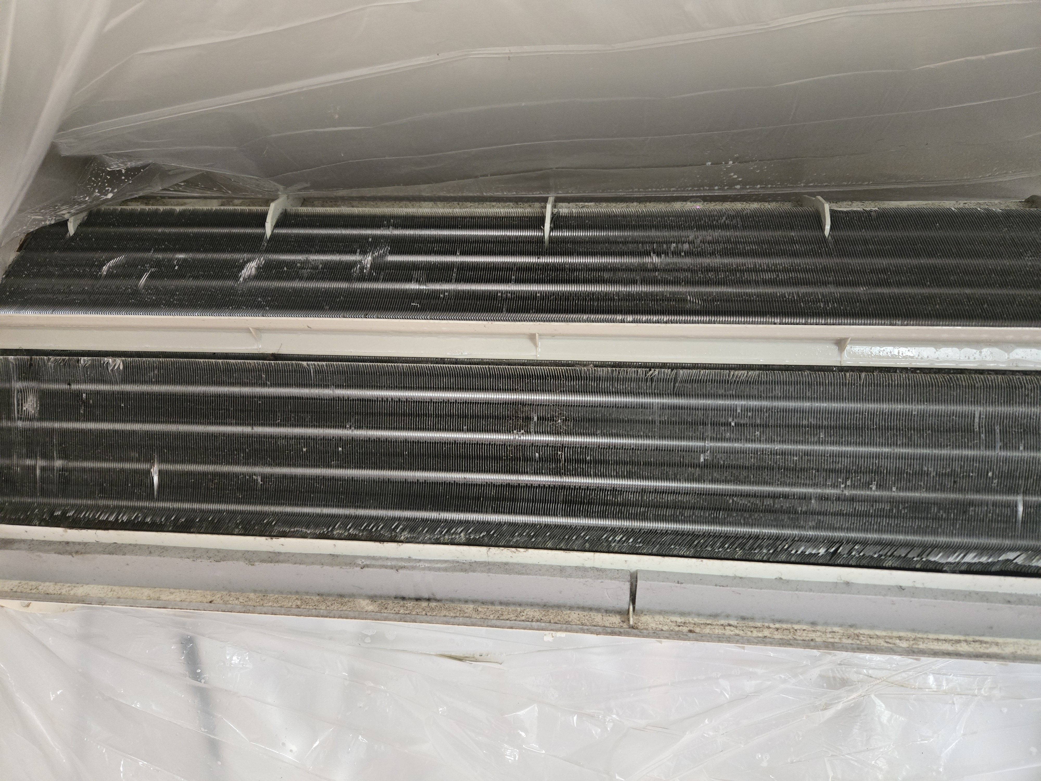 東京都武蔵野市の壁掛けエアコンの作業前2