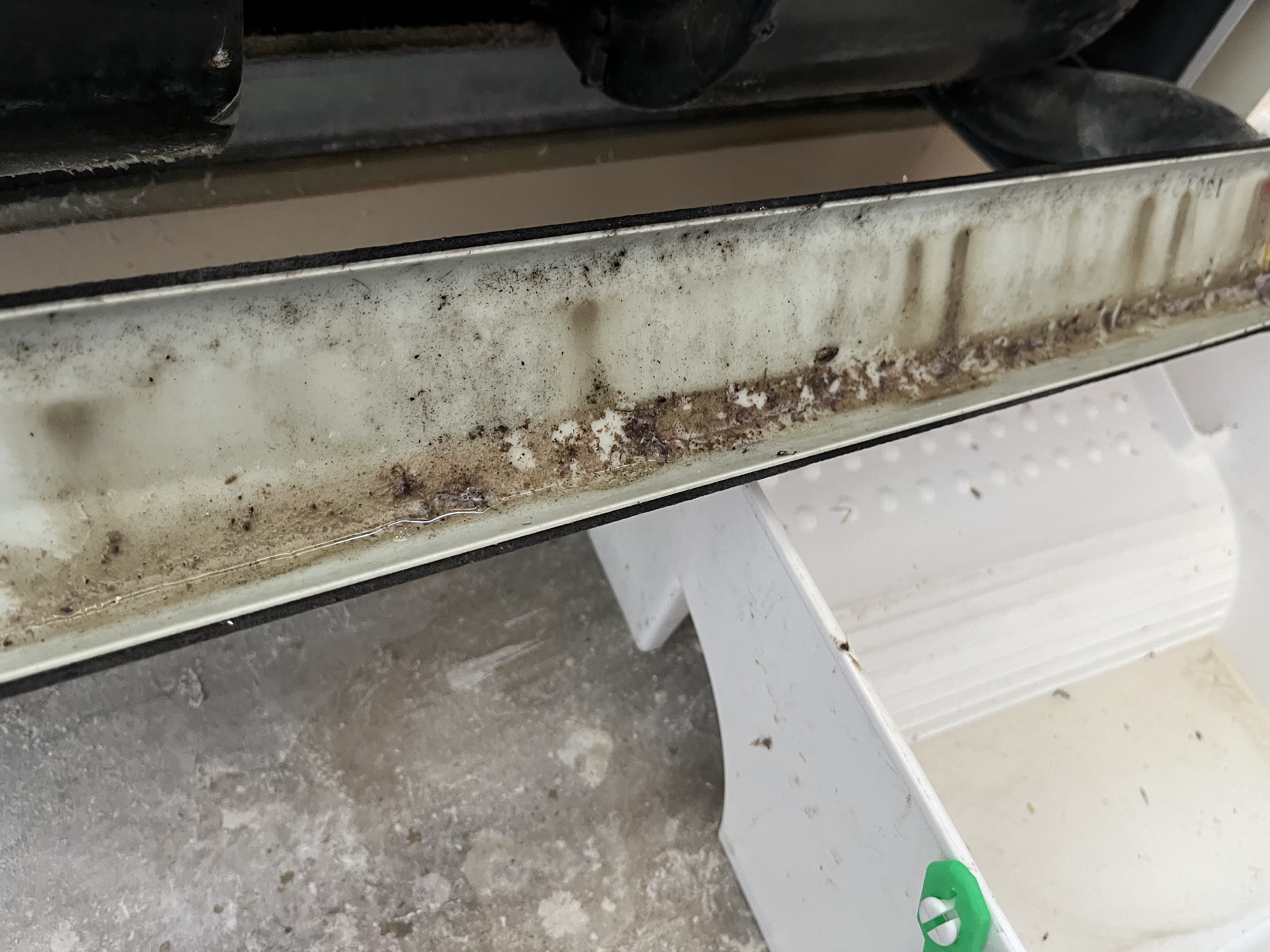 福島県双葉郡富岡町の業務用床置きエアコンの作業前1