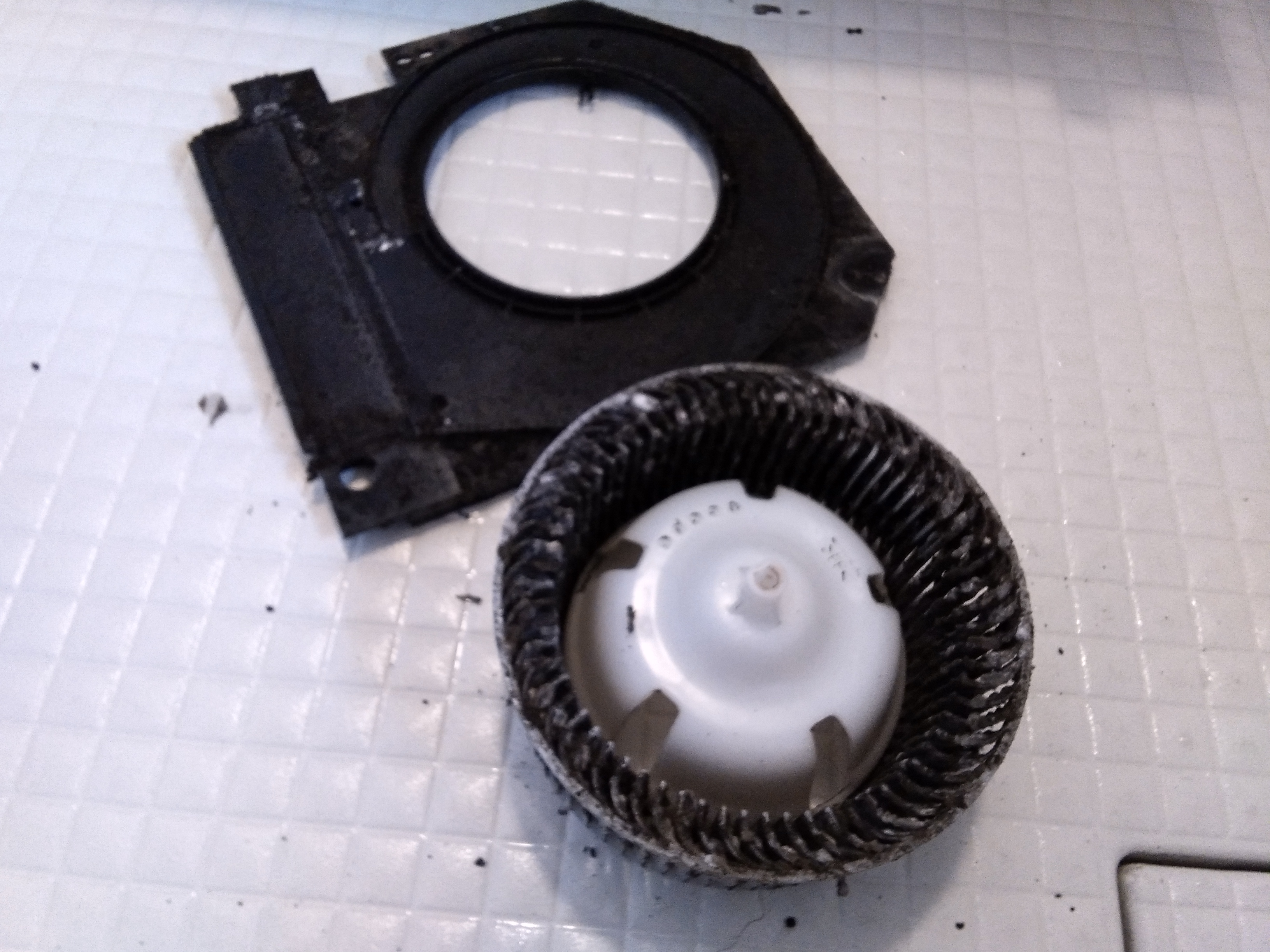 福島県いわき市のレンジフードクリーニングの作業前1