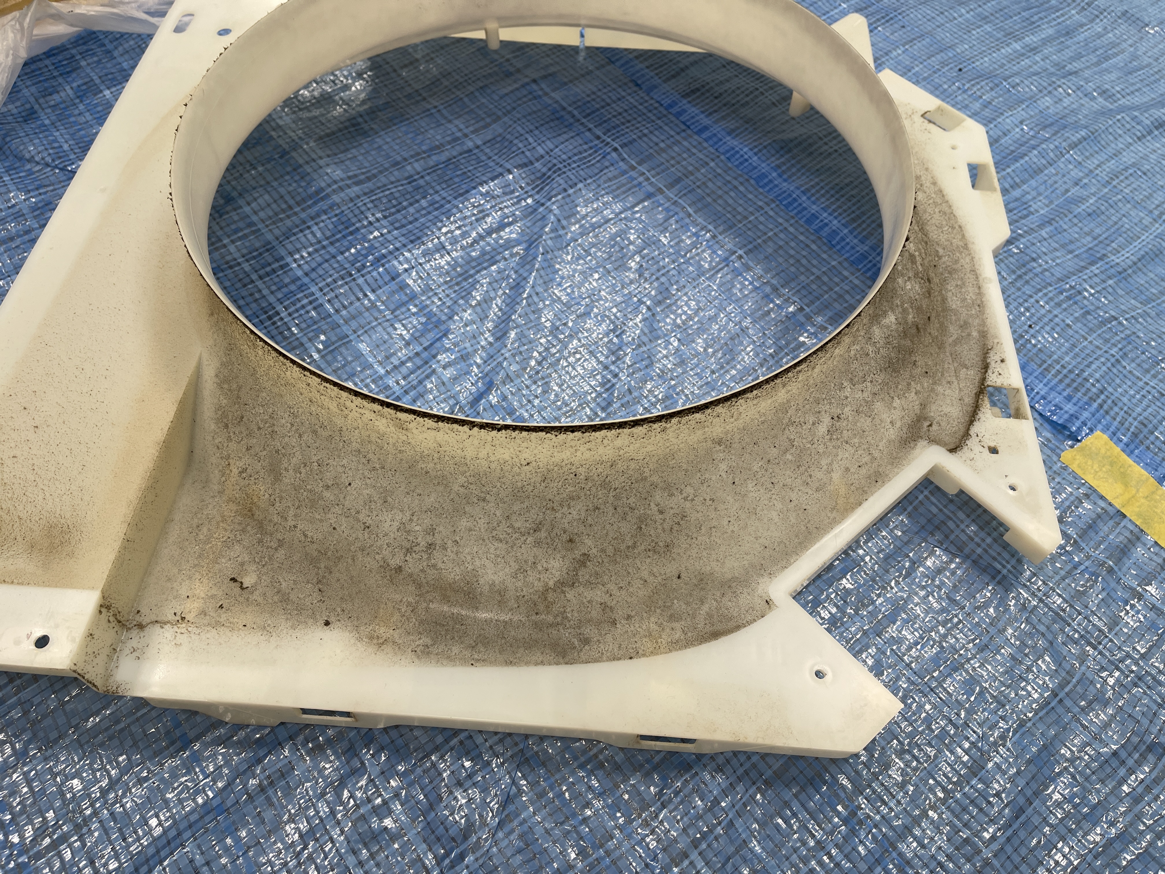 神奈川県横浜市戸塚区の業務用天井埋め込みエアコンの作業前3