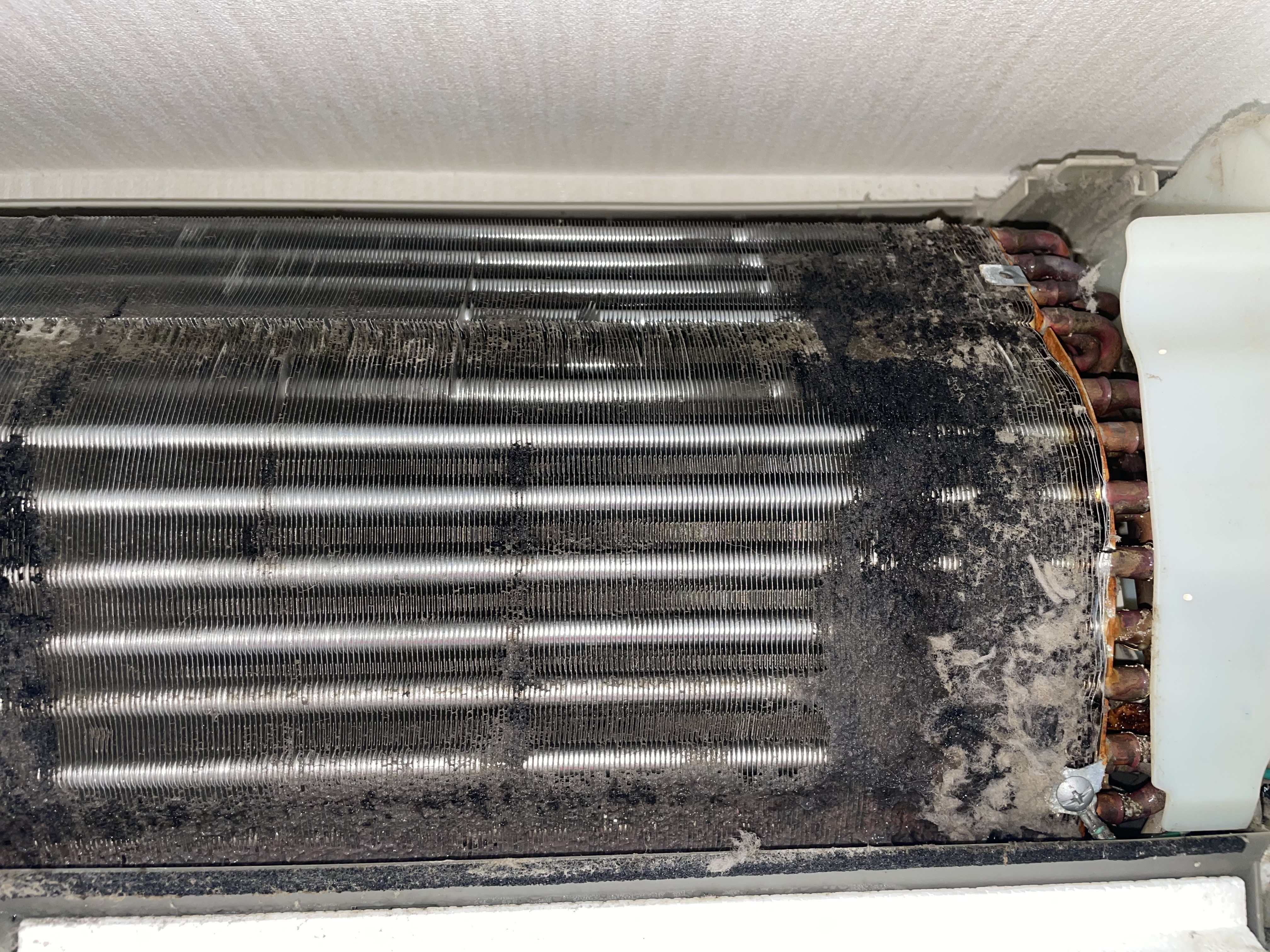 愛知県名古屋市千種区南ヶ丘のお掃除機能付きエアコンの作業前2