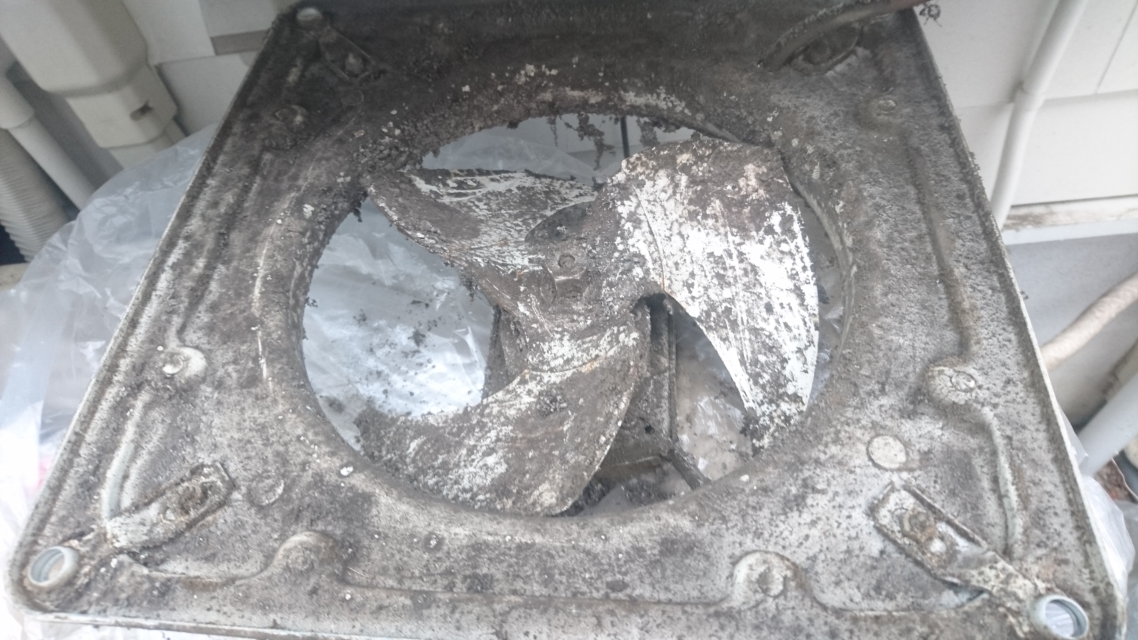 東京都小金井市のレンジフードクリーニングの作業前1