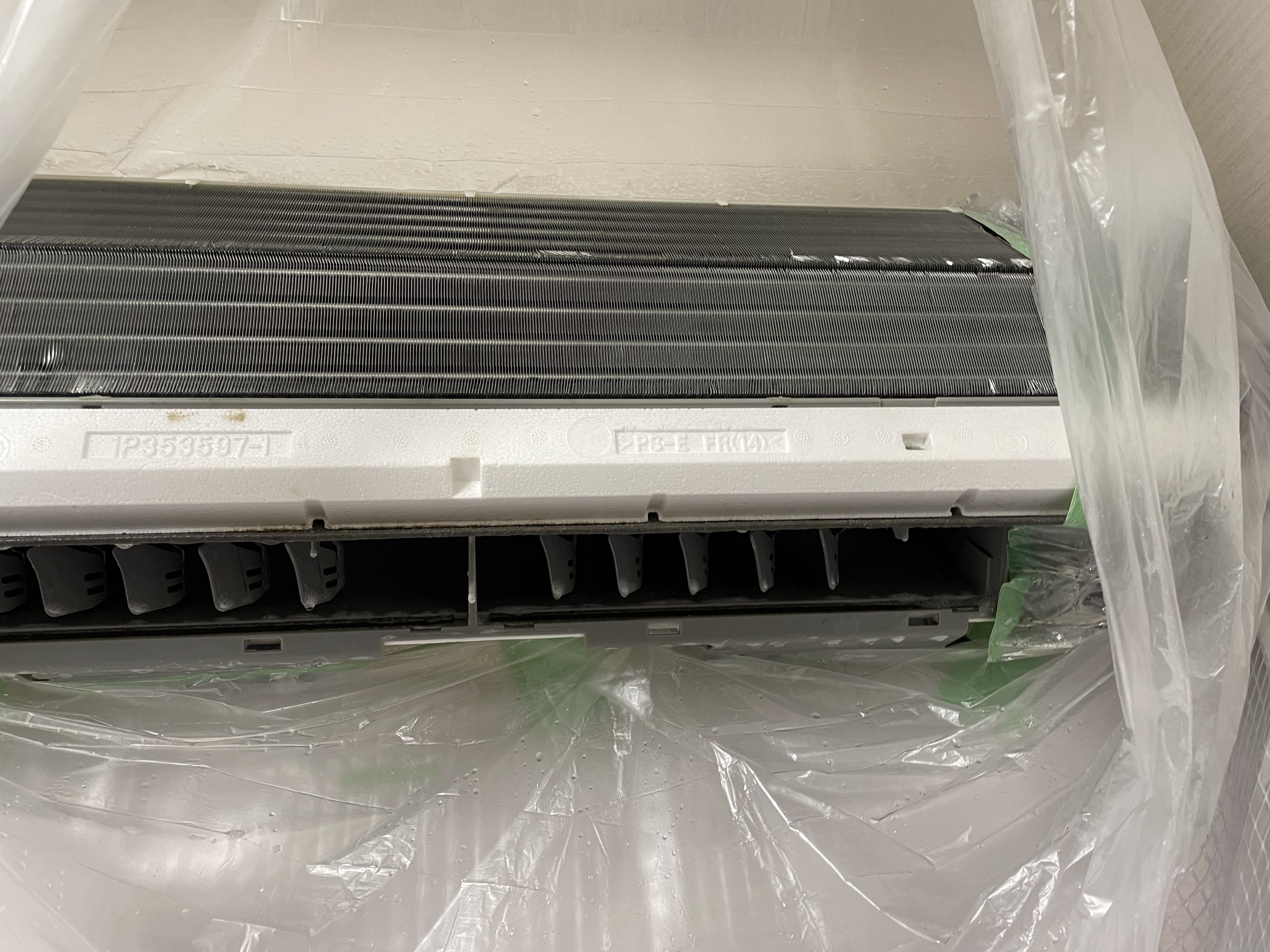 千葉県市川市中国分の壁掛けエアコンの作業前1