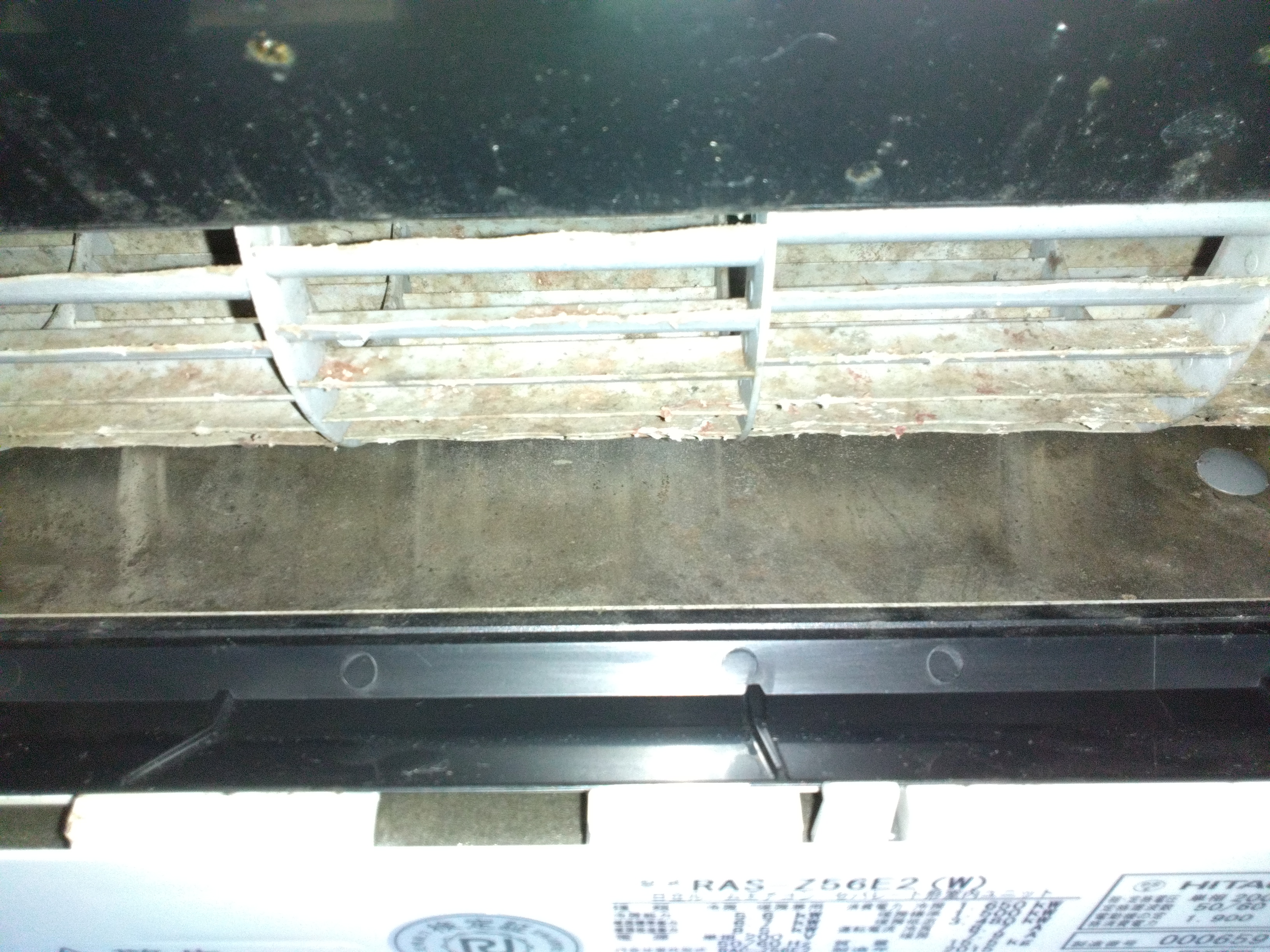 青森県八戸市のお掃除機能付きエアコンの作業前1