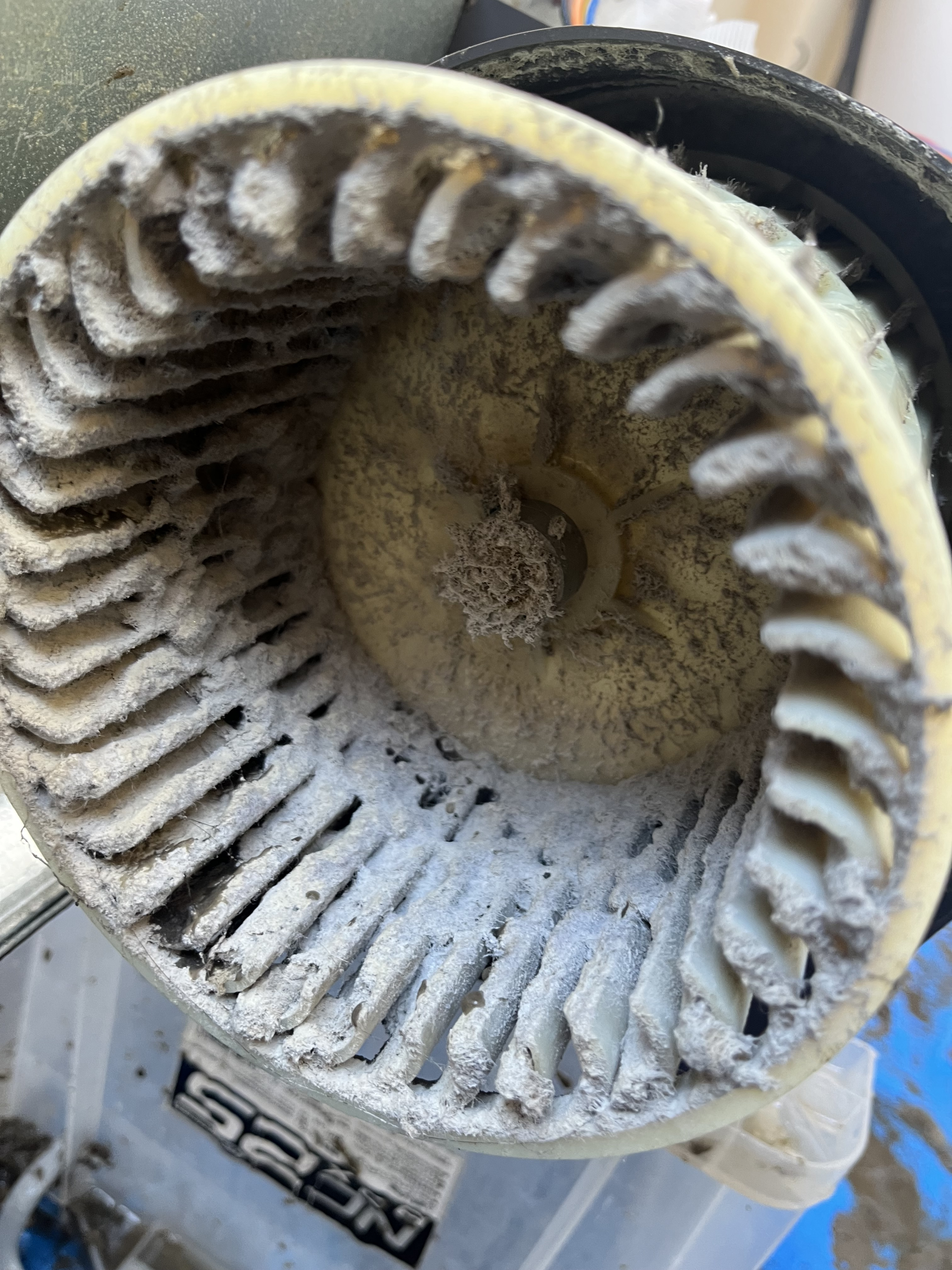 福島県双葉郡富岡町の業務用床置きエアコンの作業前1