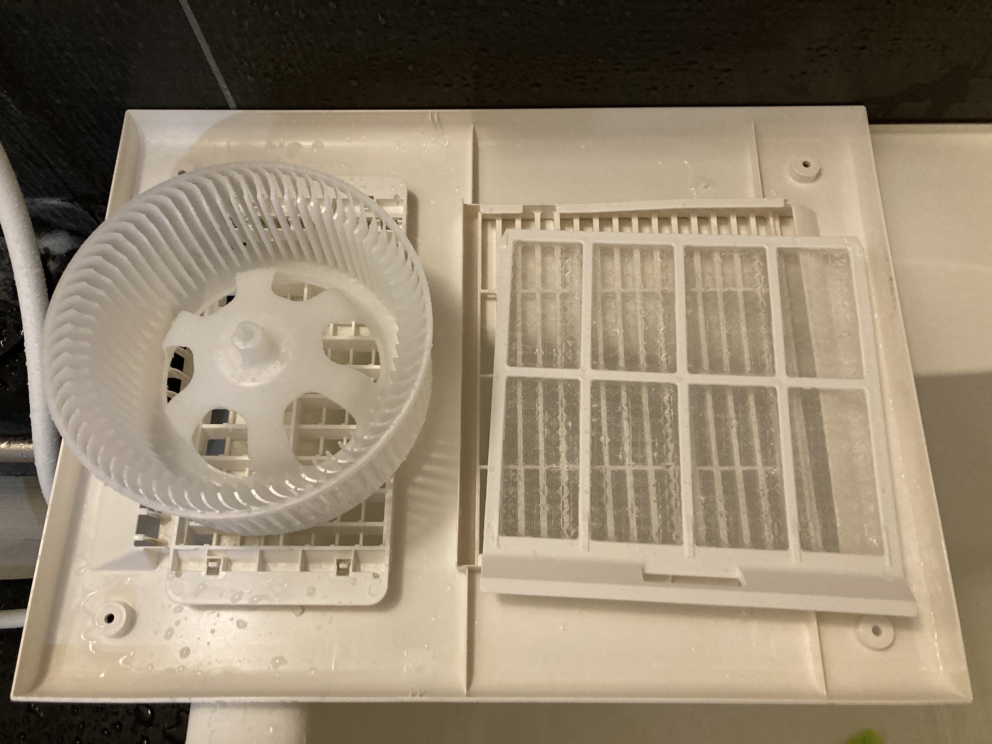 京都府京都市南区久世東土川町の浴室乾燥機クリーニングの作業後2