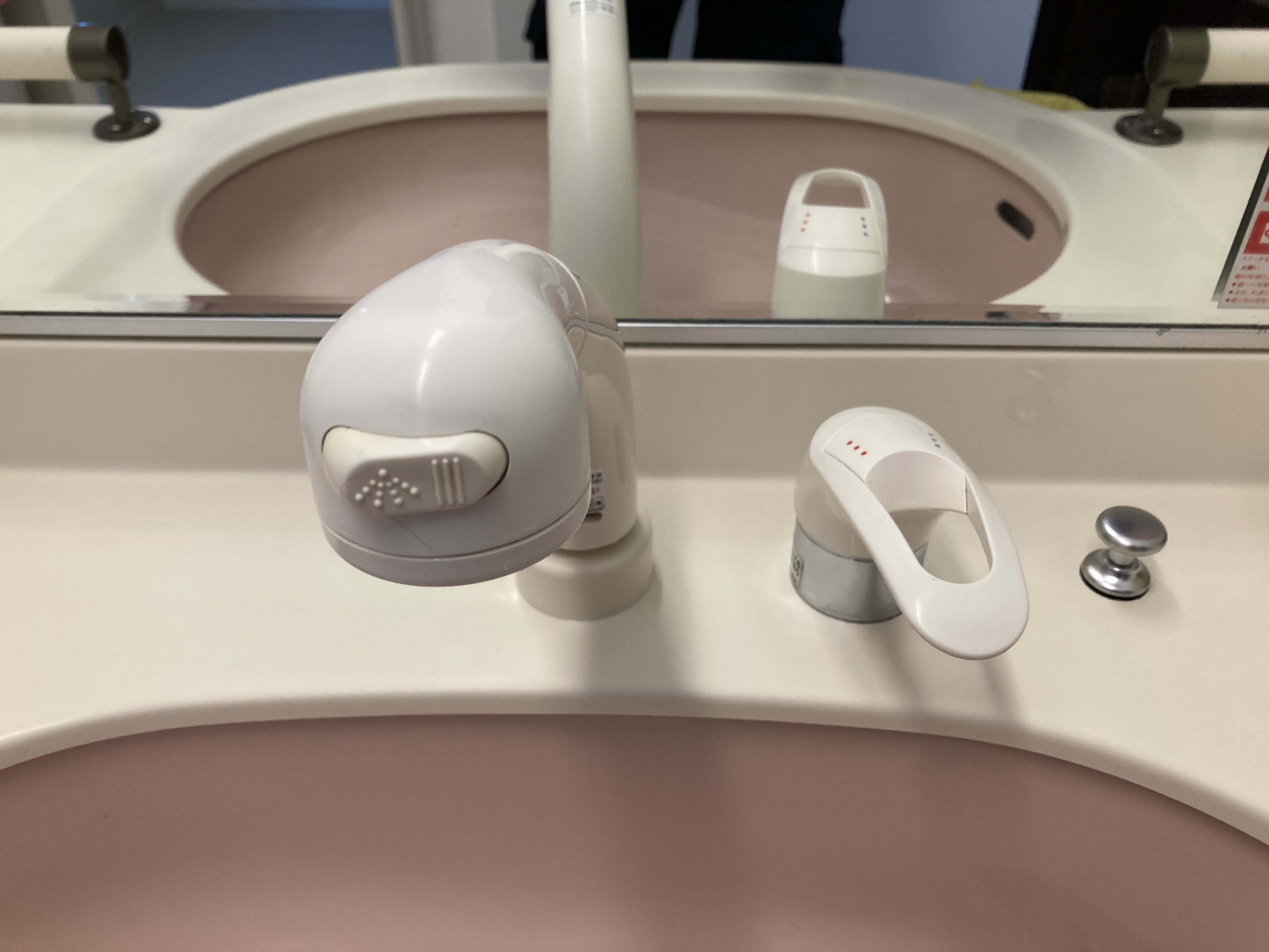 京都府京都市南区上鳥羽鍋ヶ淵町の洗面所クリーニングの作業後1