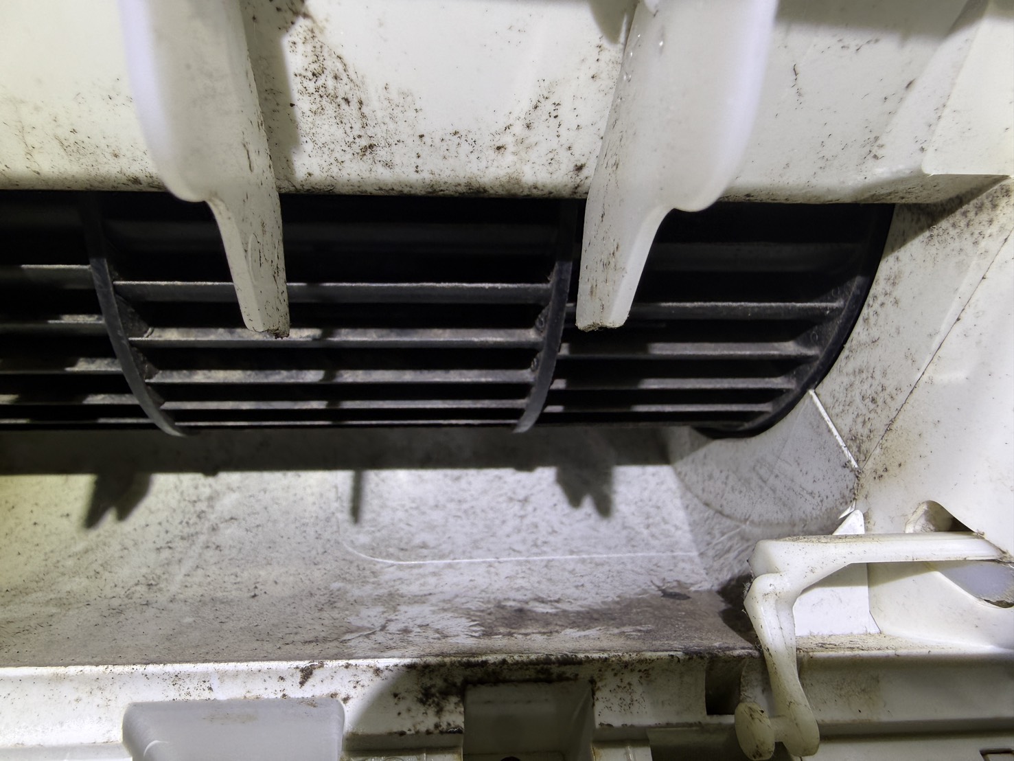 東京都練馬区豊玉上の壁掛けエアコンの作業前3