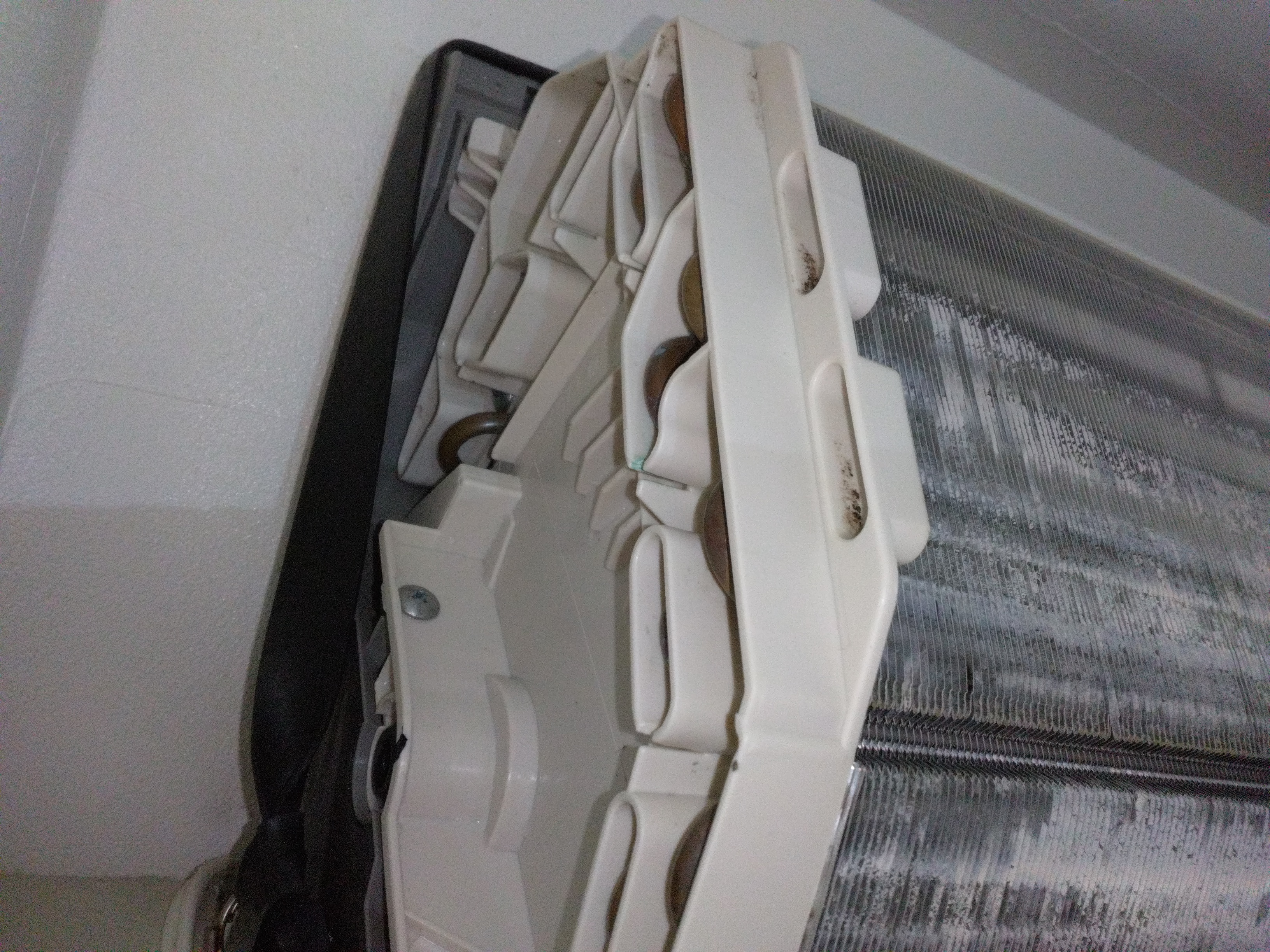 山梨県甲府市の壁掛けエアコンの作業後1