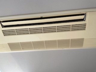 東京都世田谷区上馬の壁埋め込みエアコンの作業前1