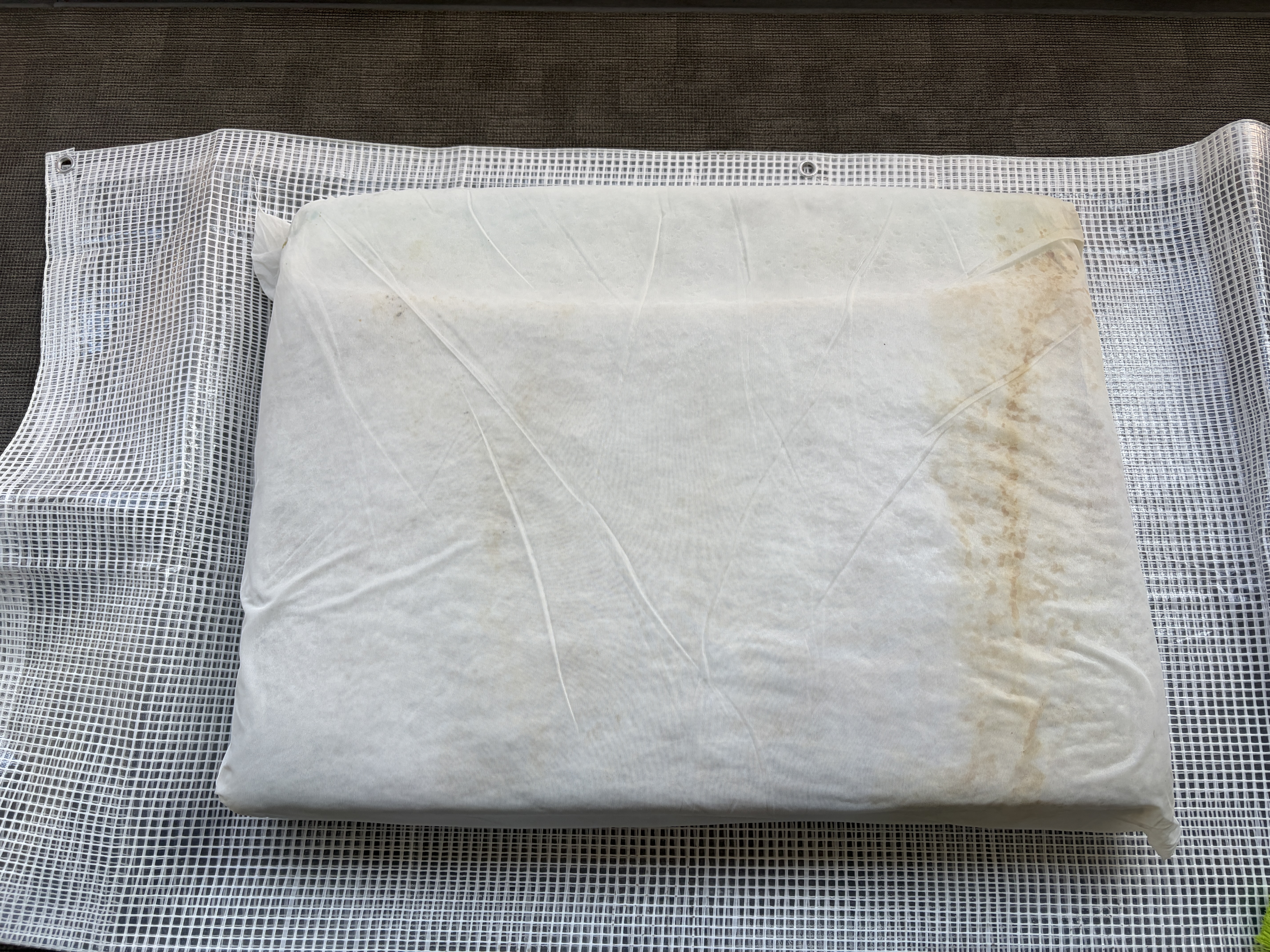 兵庫県西宮市仁川町のベッドマットレスクリーニングの作業前1