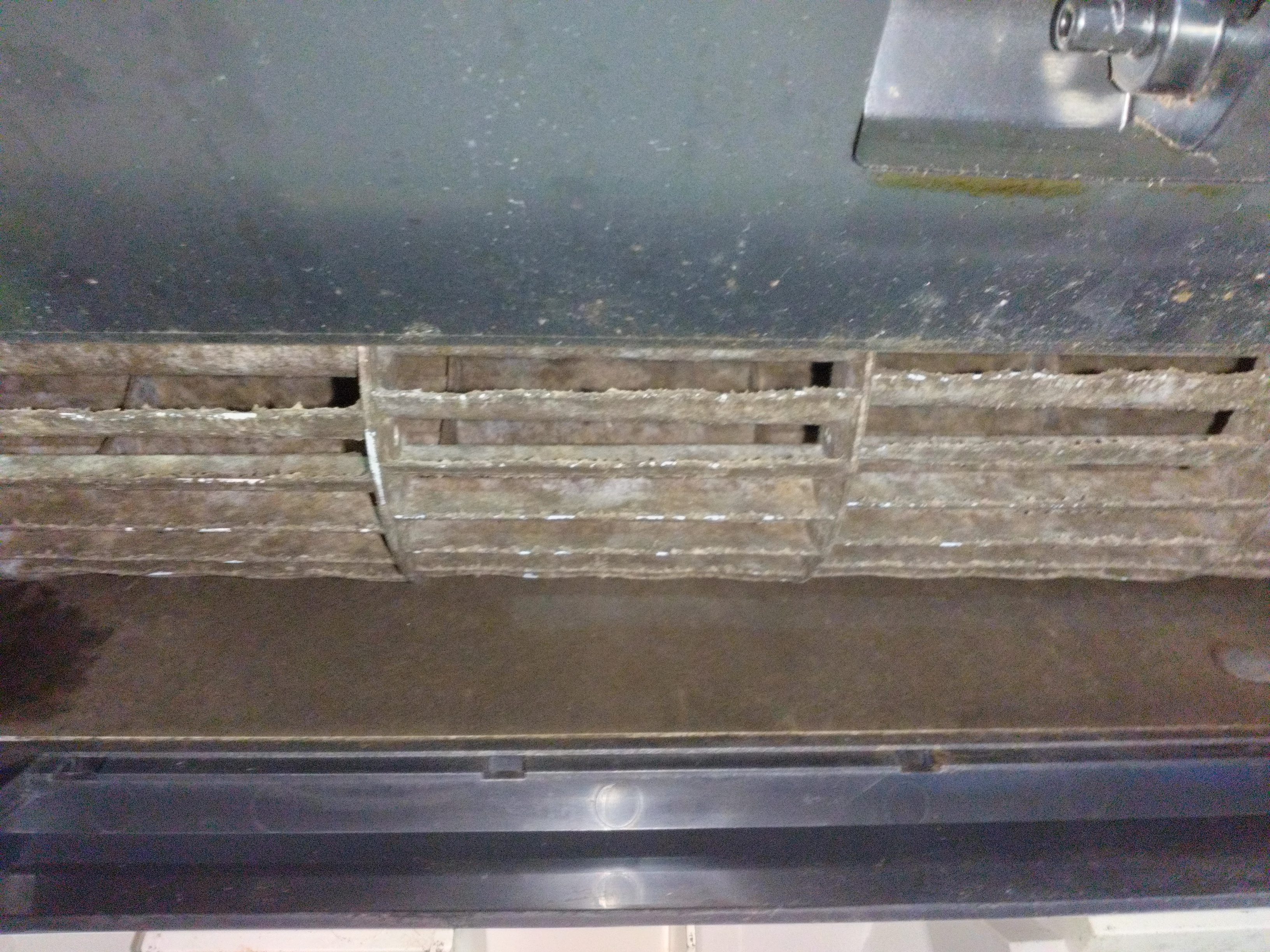 山梨県甲府市和戸町の壁掛けエアコンの作業前2