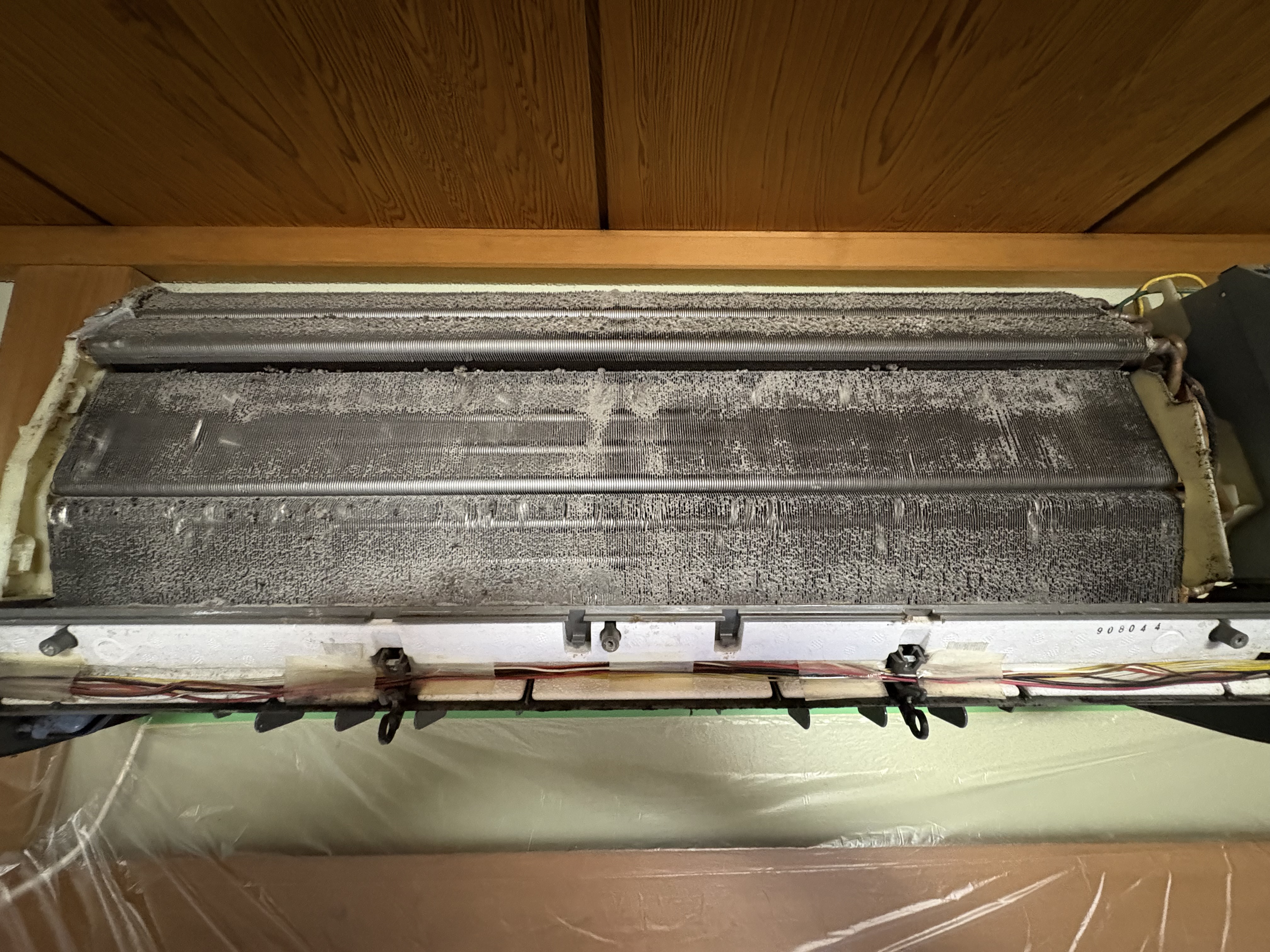 埼玉県新座市のお掃除機能付きエアコンの作業前1