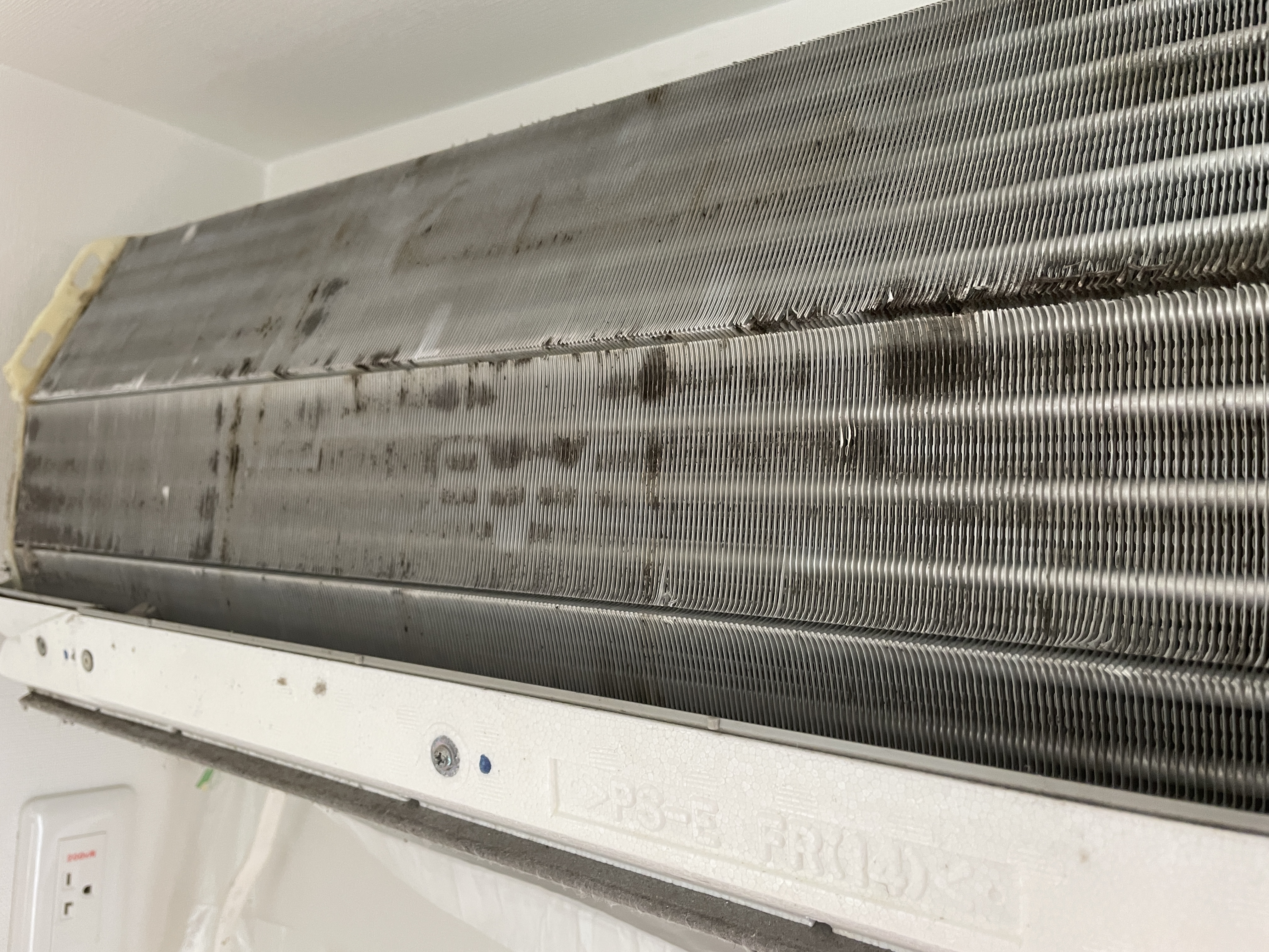 神奈川県横浜市戸塚区の壁掛けエアコンの作業前1