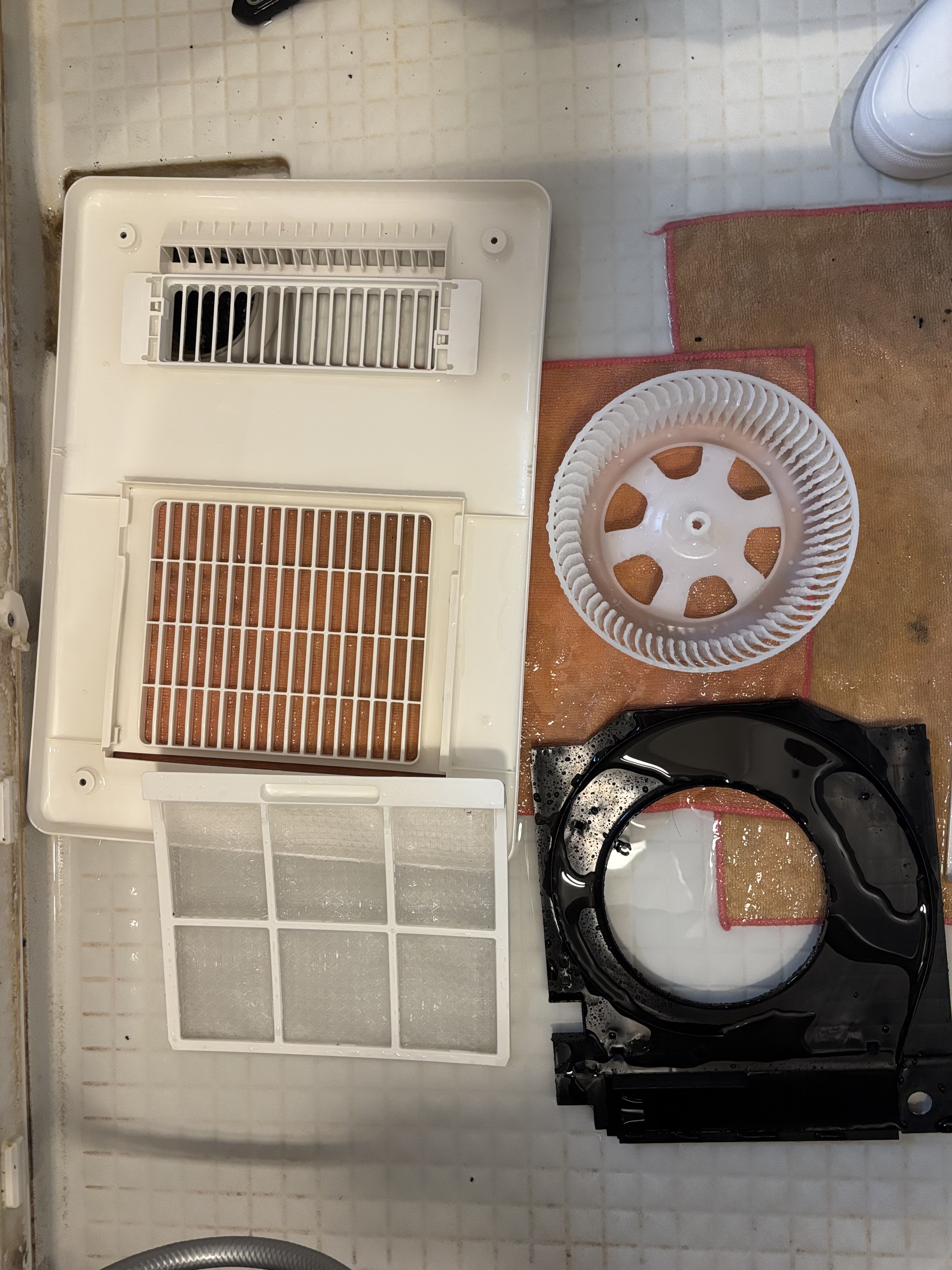 埼玉県朝霞市の浴室乾燥機クリーニングの作業後3