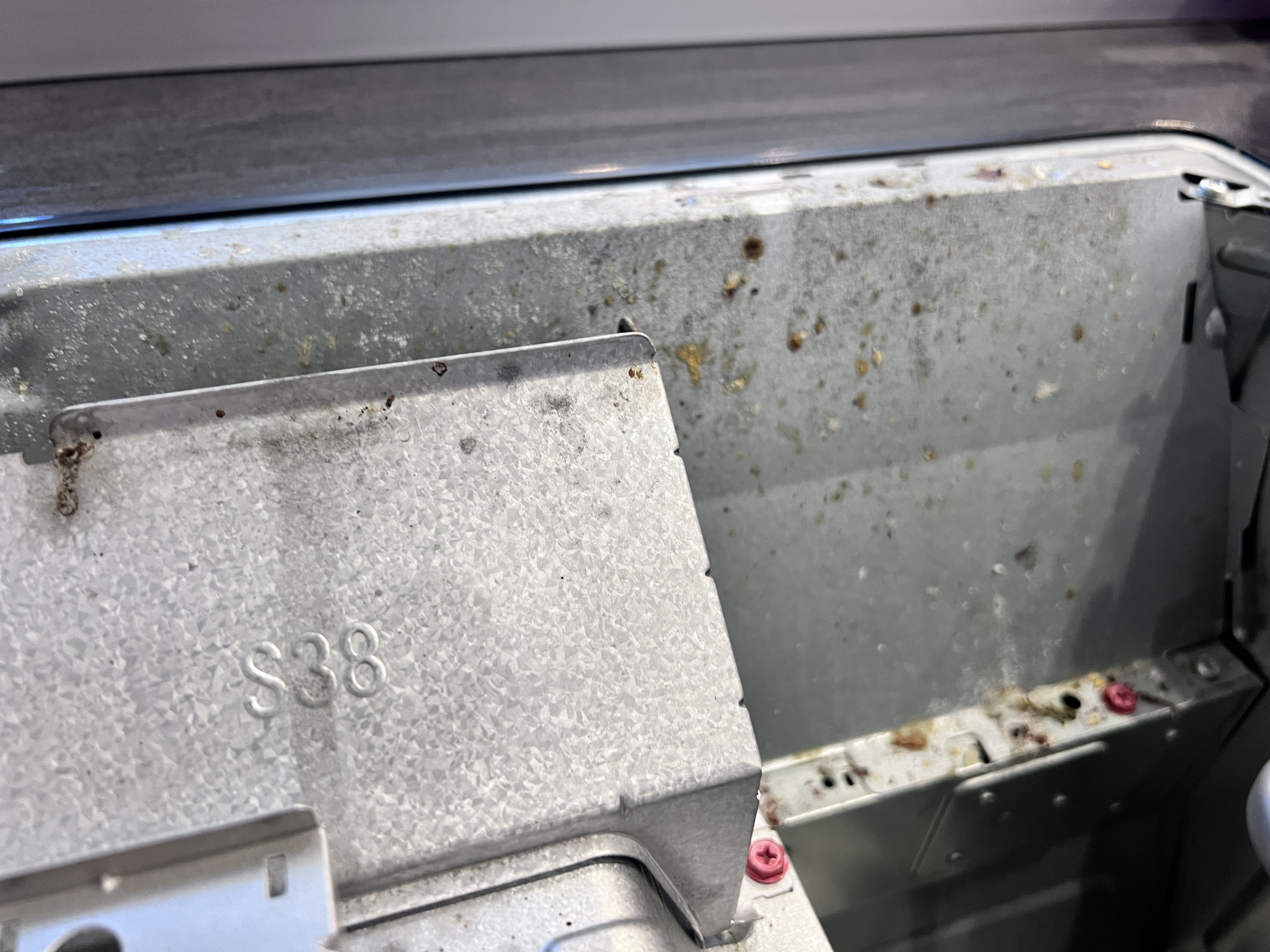 千葉県白井市根のキッチンクリーニングの作業前3