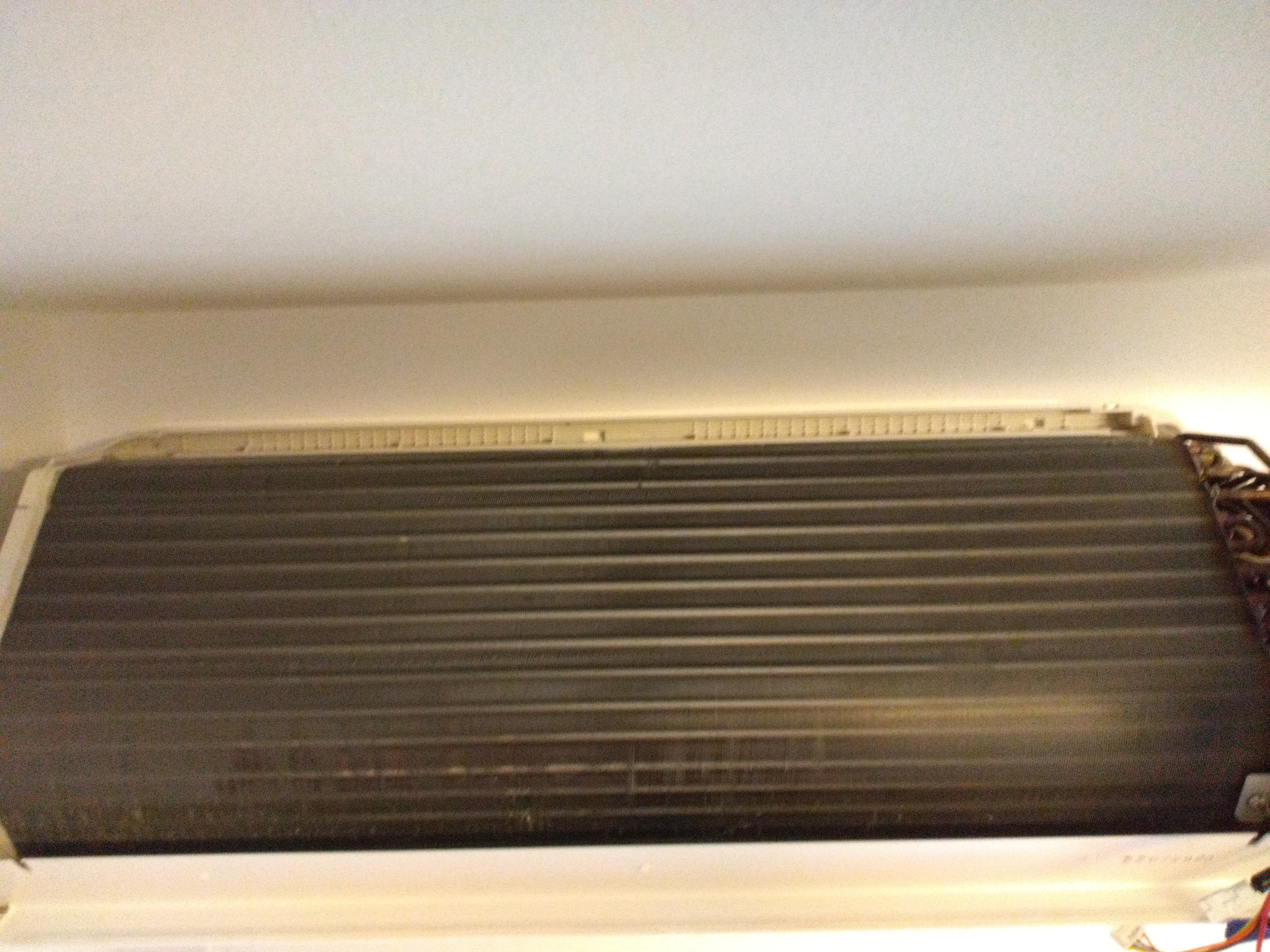 青森県八戸市のお掃除機能付きエアコンの作業後1