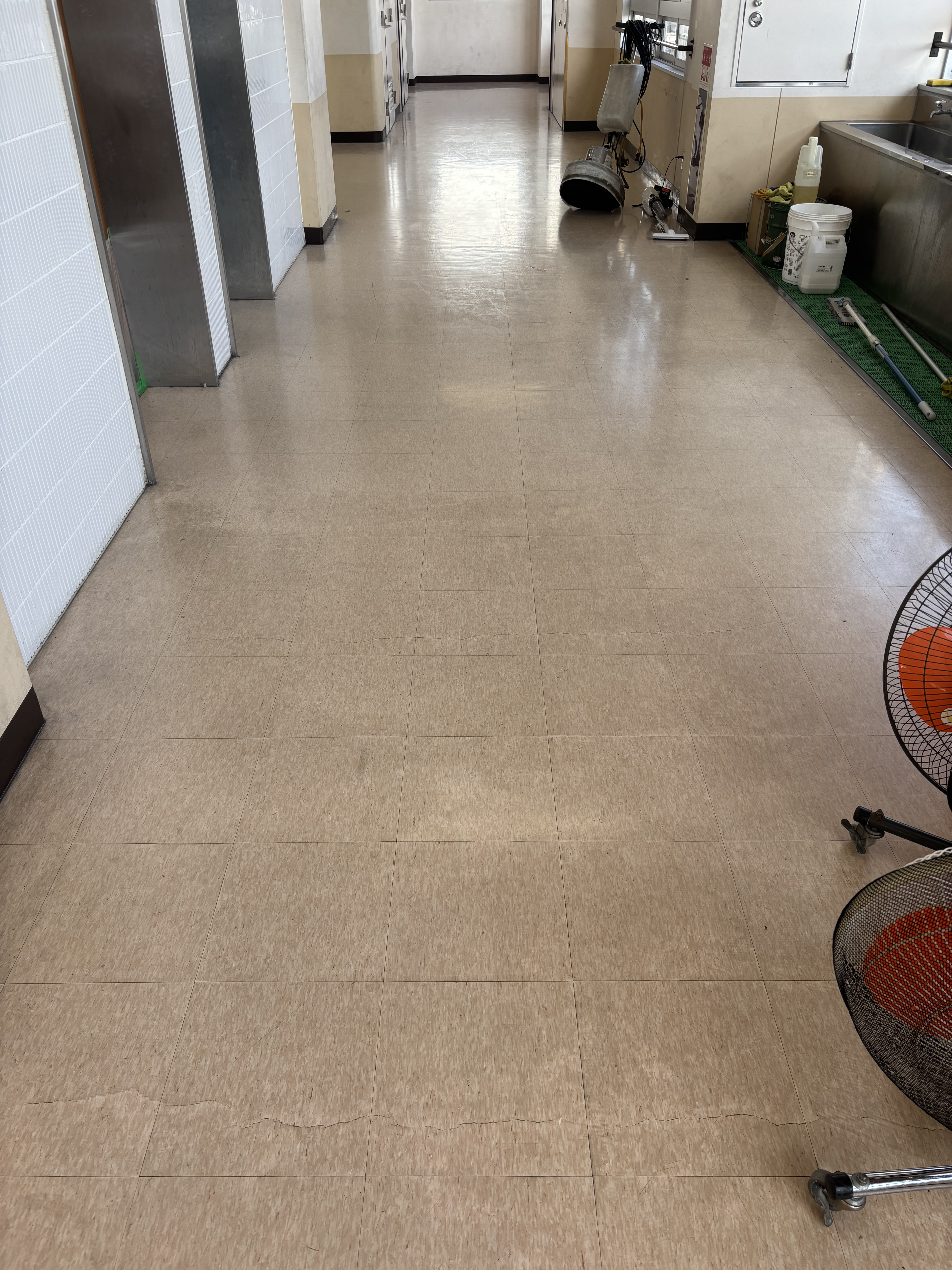 大阪府堺市堺区の教育施設清掃の作業前1