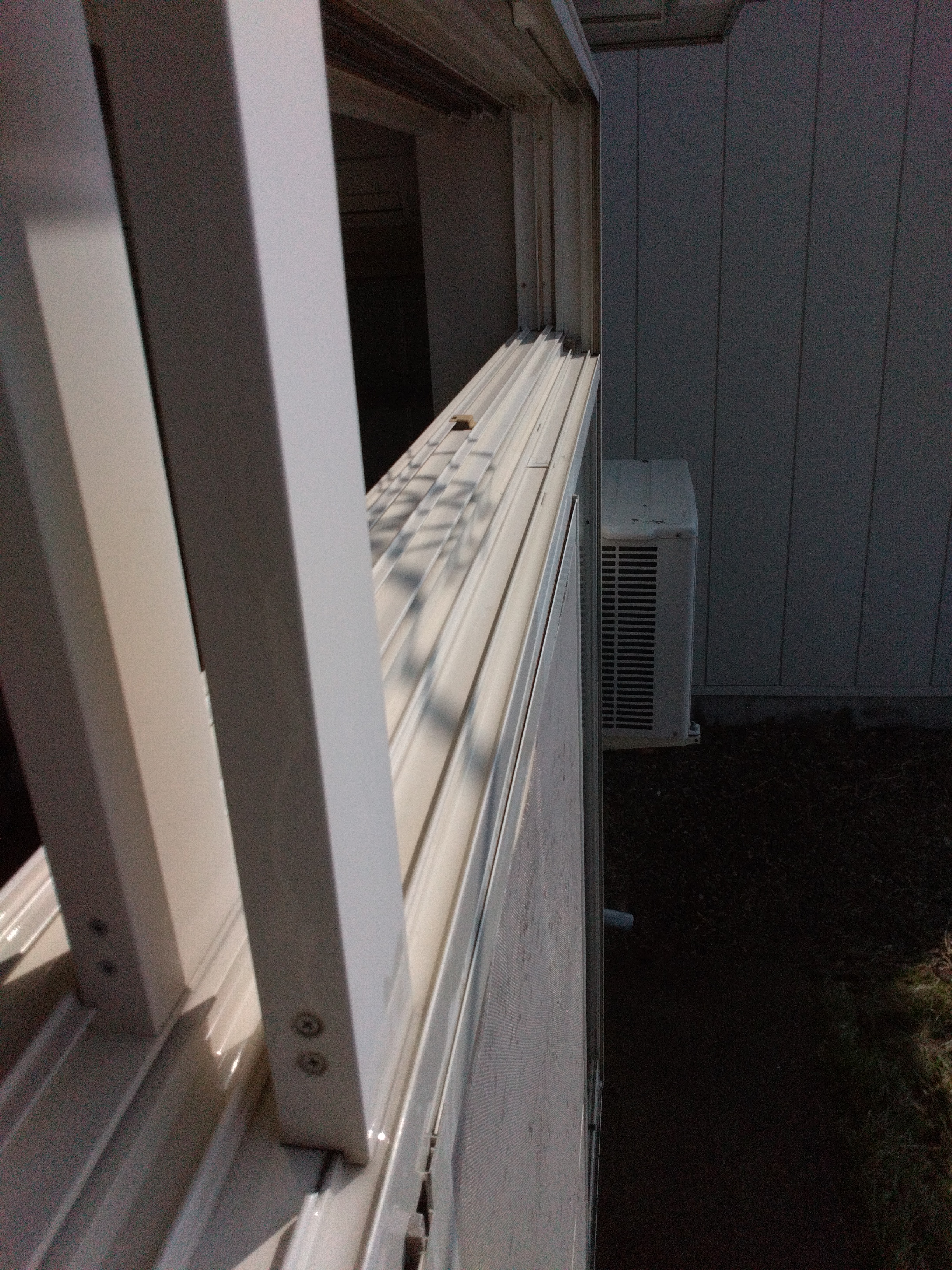 青森県上北郡おいらせ町の窓ガラス・サッシクリーニングの作業後1