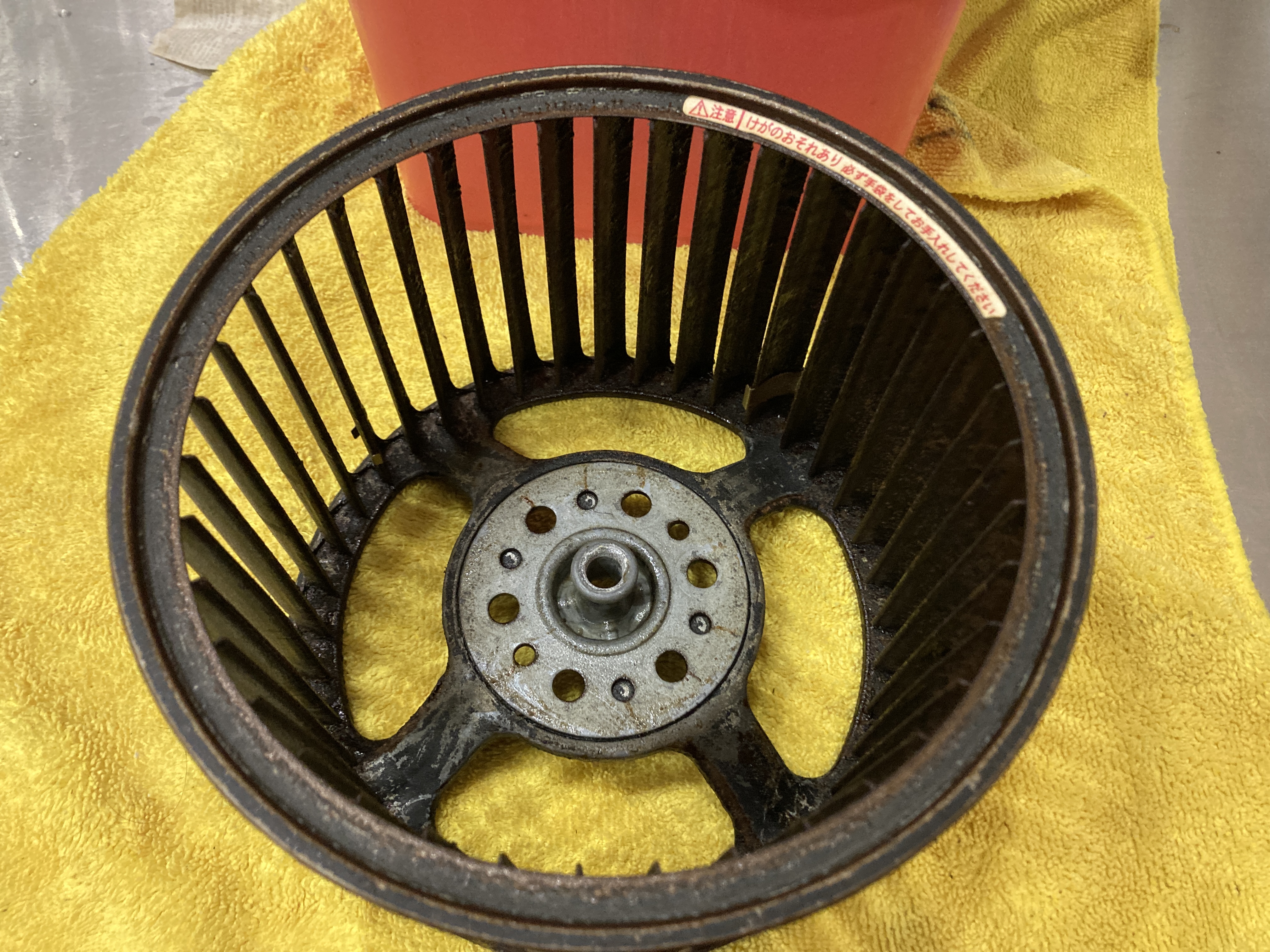 京都府京都市右京区太秦安井車道町のレンジフードクリーニングの作業前2