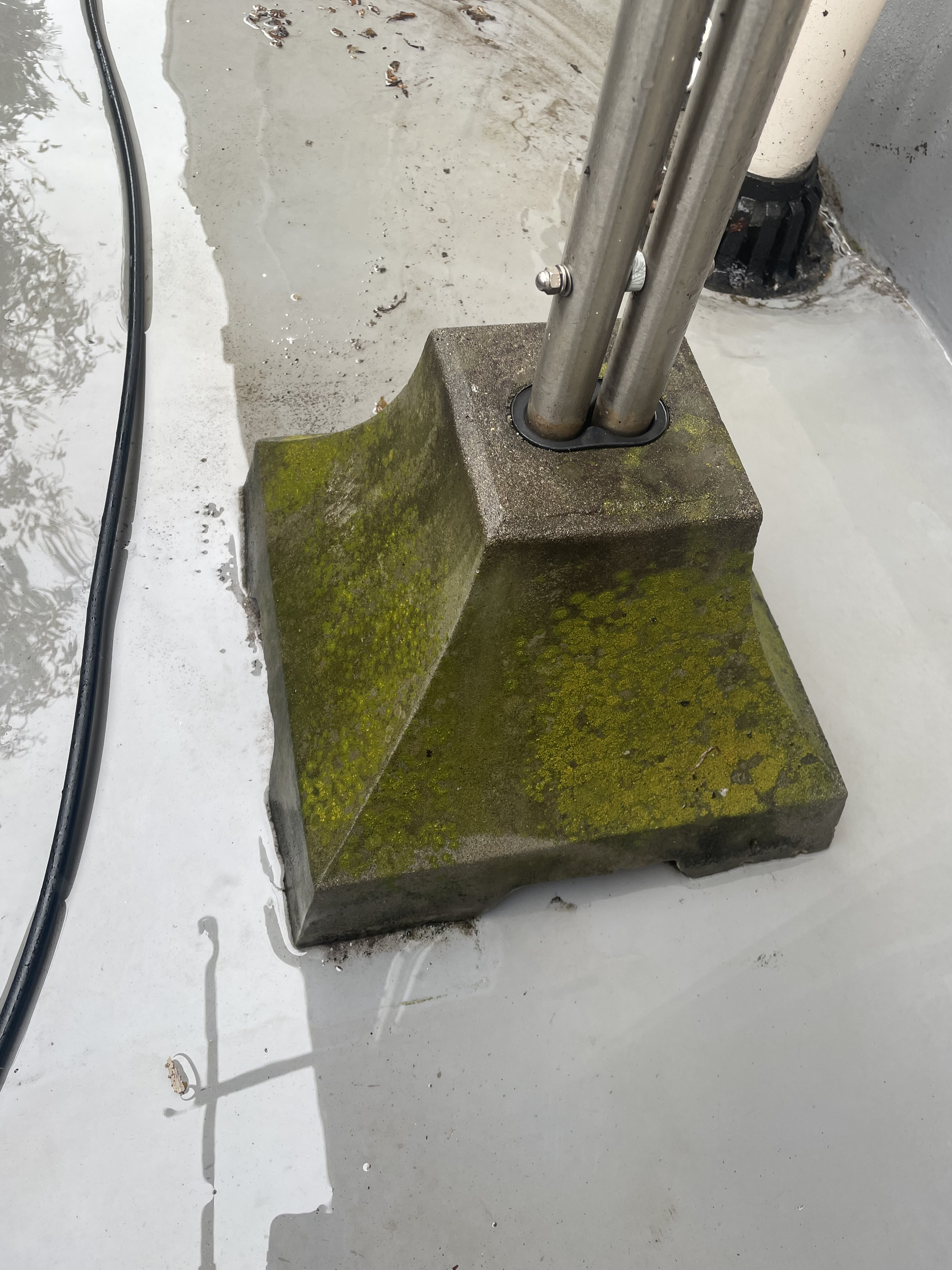 東京都新宿区市ヶ谷のベランダ・バルコニークリーニングの作業前3