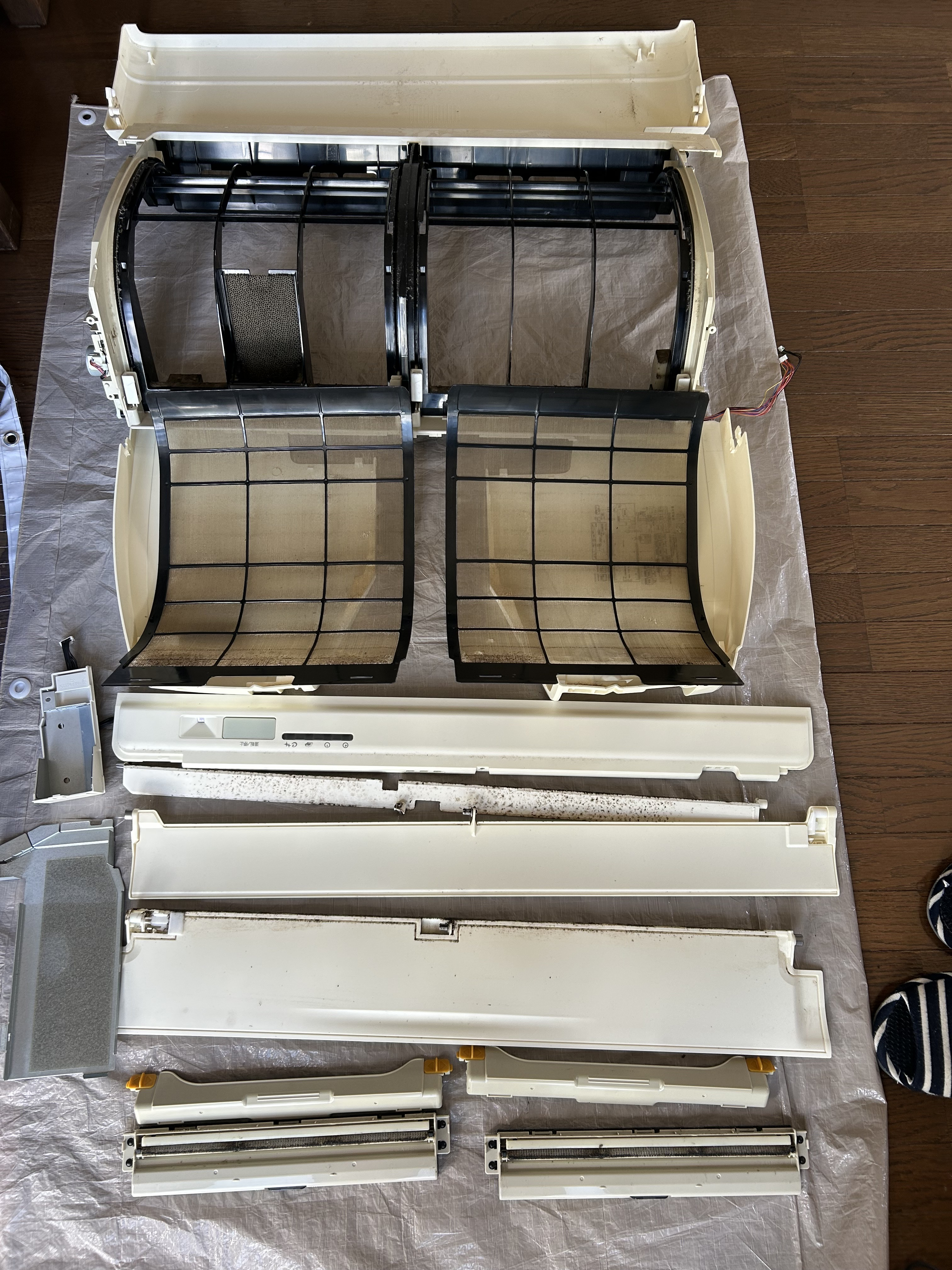 兵庫県宝塚市のお掃除機能付きエアコンの作業前3