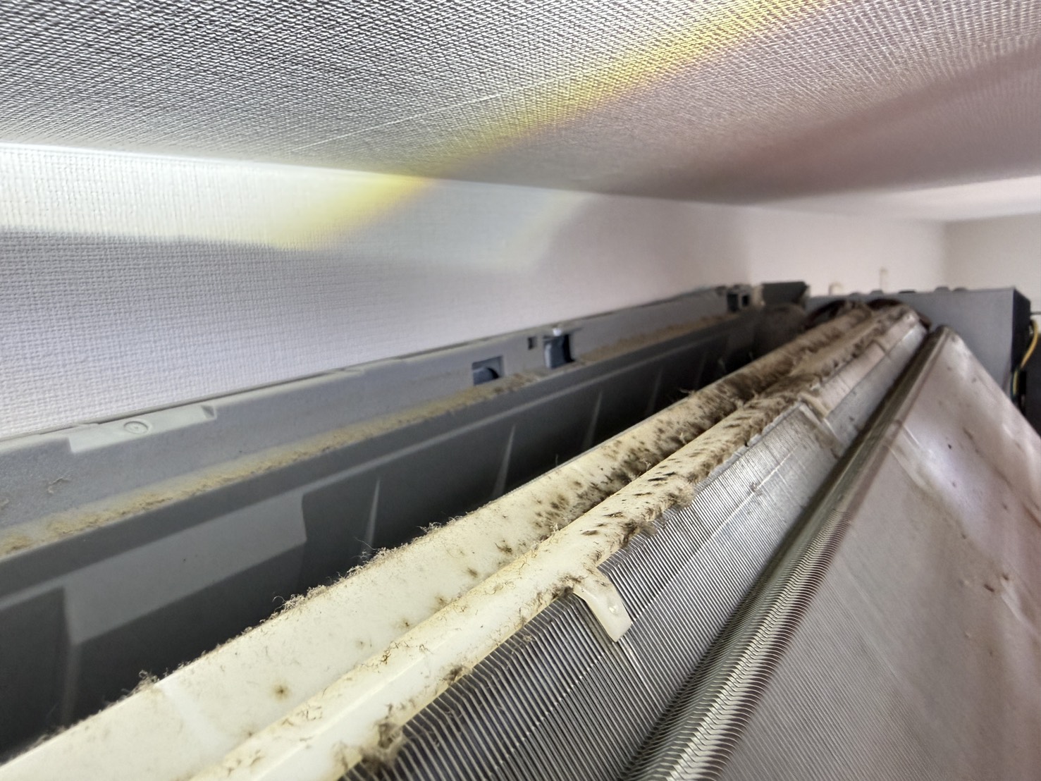 東京都荒川区東尾久のお掃除機能付きエアコンの作業前1