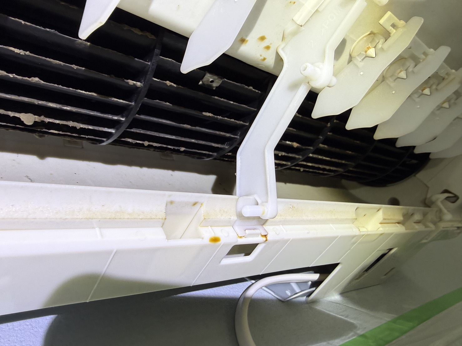 東京都足立区栗原のお掃除機能付きエアコンの作業前2