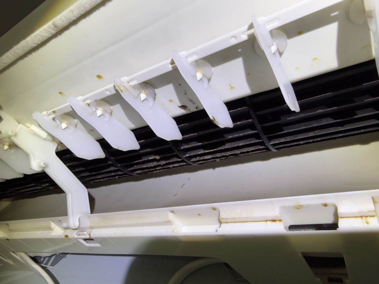 東京都足立区栗原のお掃除機能付きエアコンの作業前3