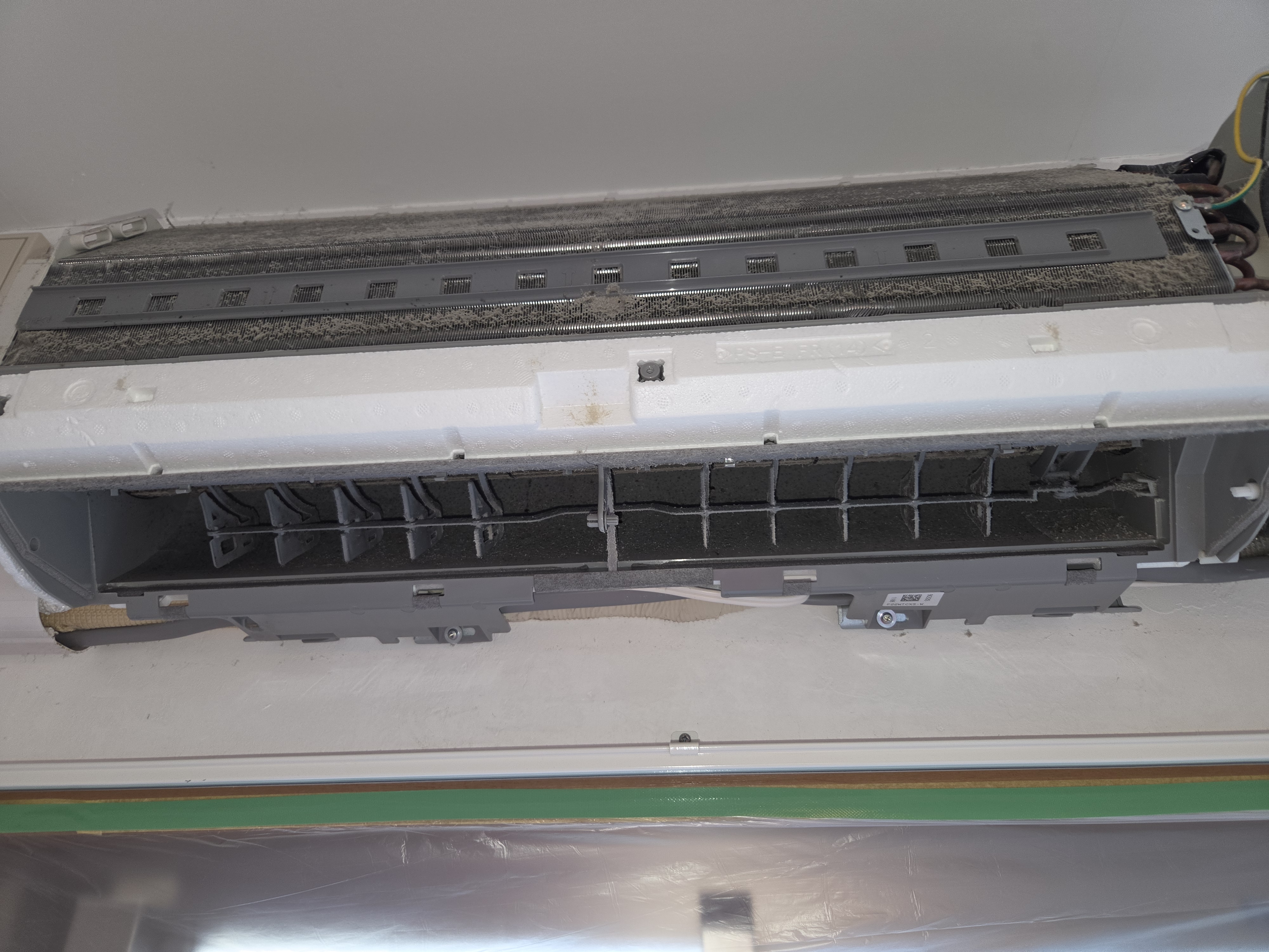 大阪府大阪市北区大淀中のお掃除機能付きエアコンの作業前2