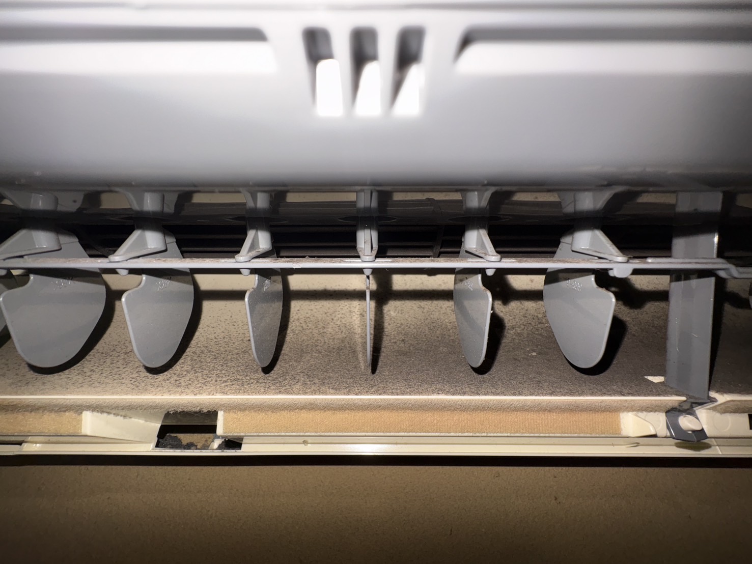 千葉県木更津市中野の壁掛けエアコンの作業前1