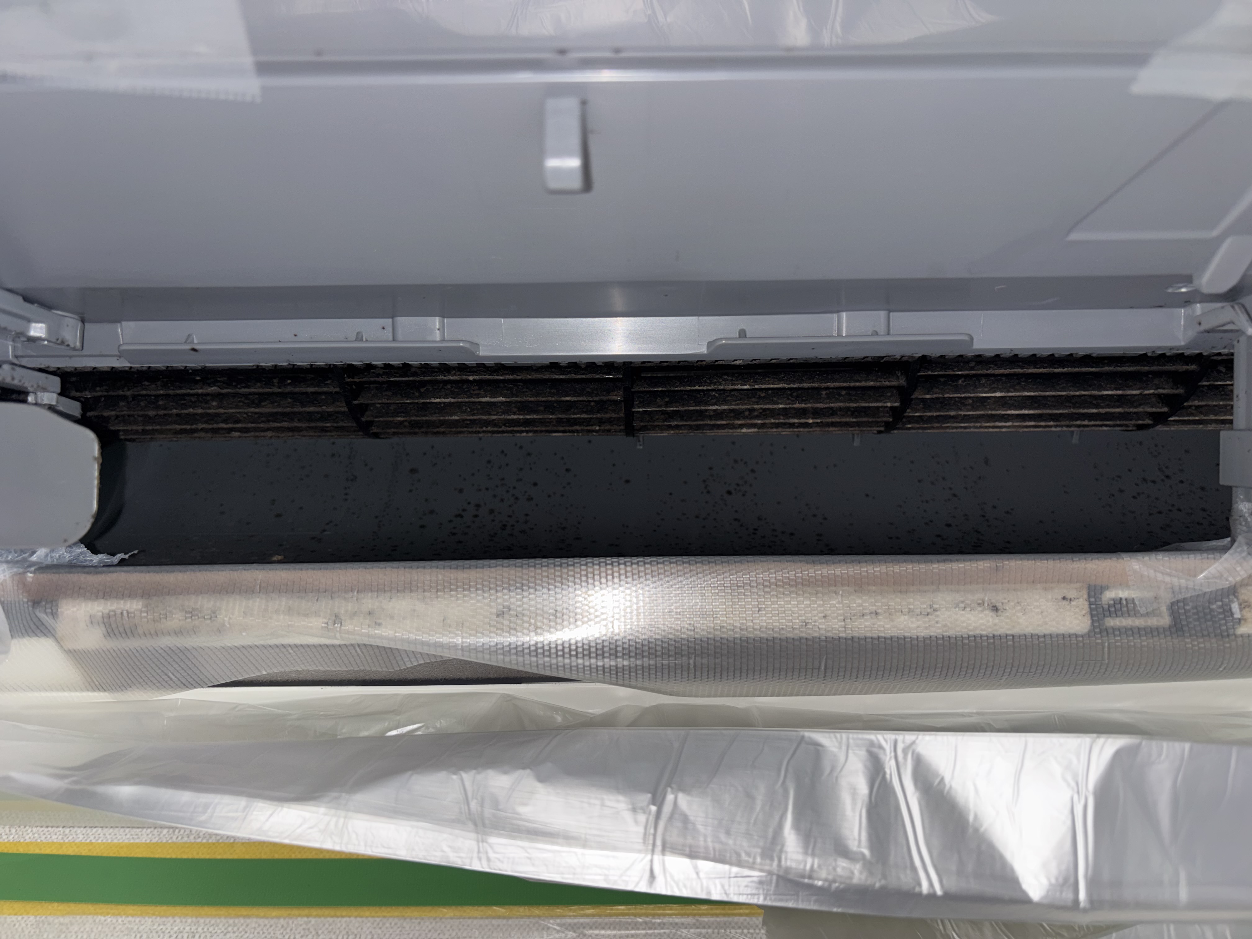 埼玉県川口市のお掃除機能付きエアコンの作業前2