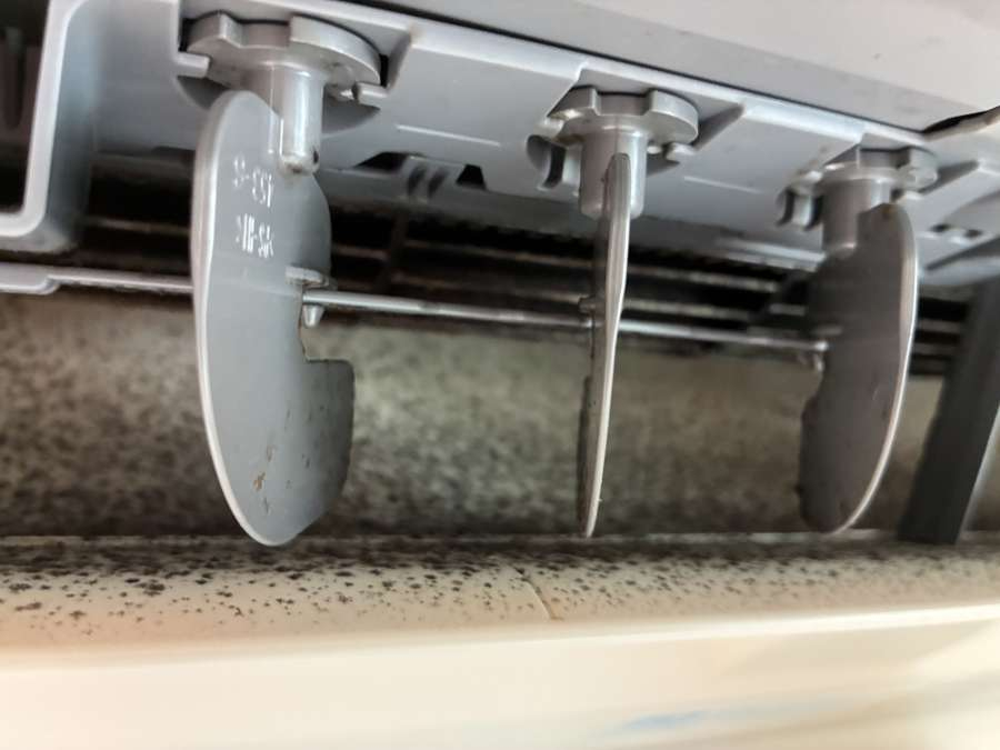 東京都練馬区上石神井のお掃除機能付きエアコンの作業前1