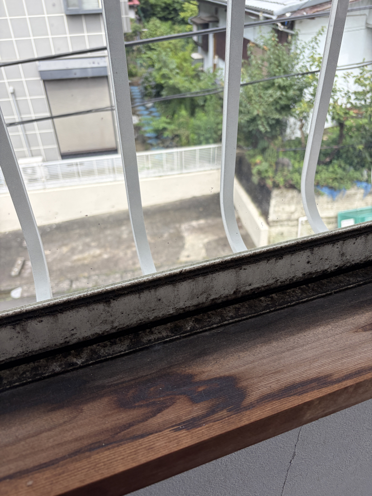 神奈川県横浜市旭区中沢1丁目の窓ガラス・サッシクリーニングの作業前3