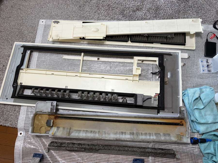 東京都国立市の業務用天井埋め込みエアコンの作業前1
