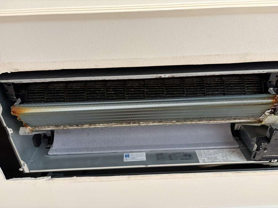 東京都国立市の業務用天井埋め込みエアコンの作業前2