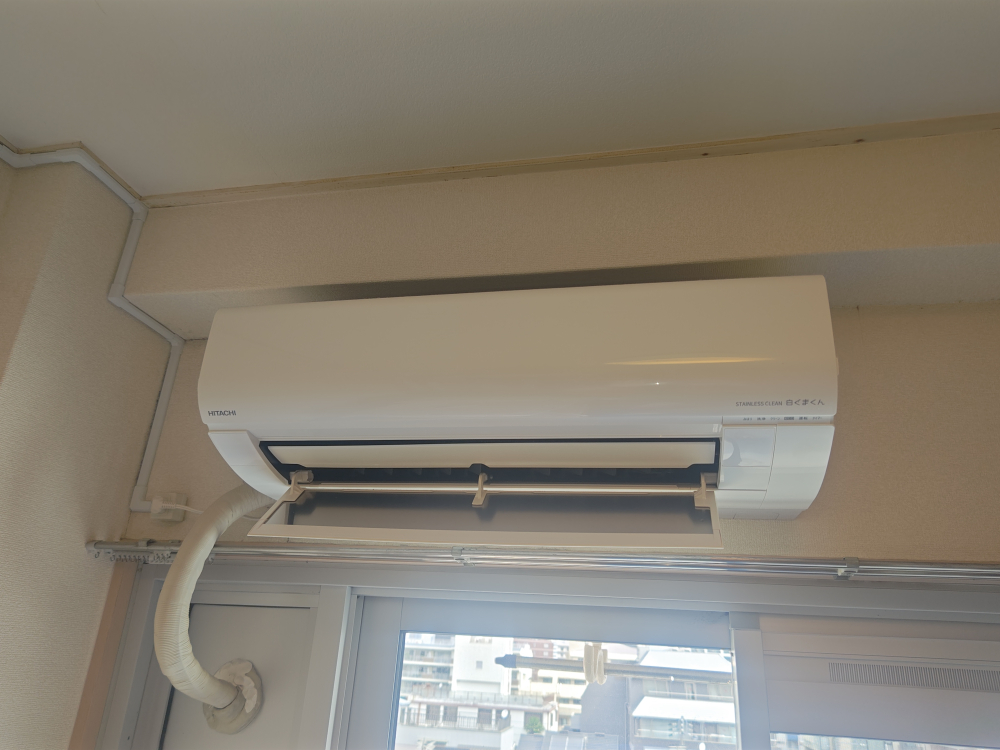 東京都新宿区市谷薬王寺町のお掃除機能付きエアコンの作業前2