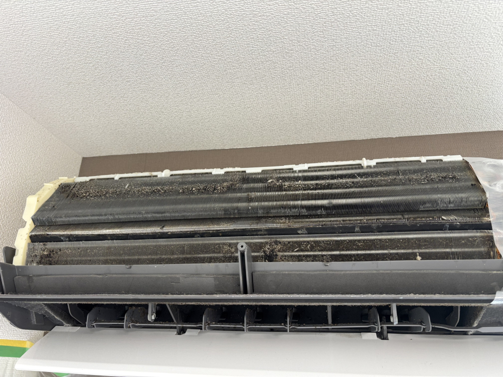 埼玉県北葛飾郡杉戸町のお掃除機能付きエアコンの作業前1