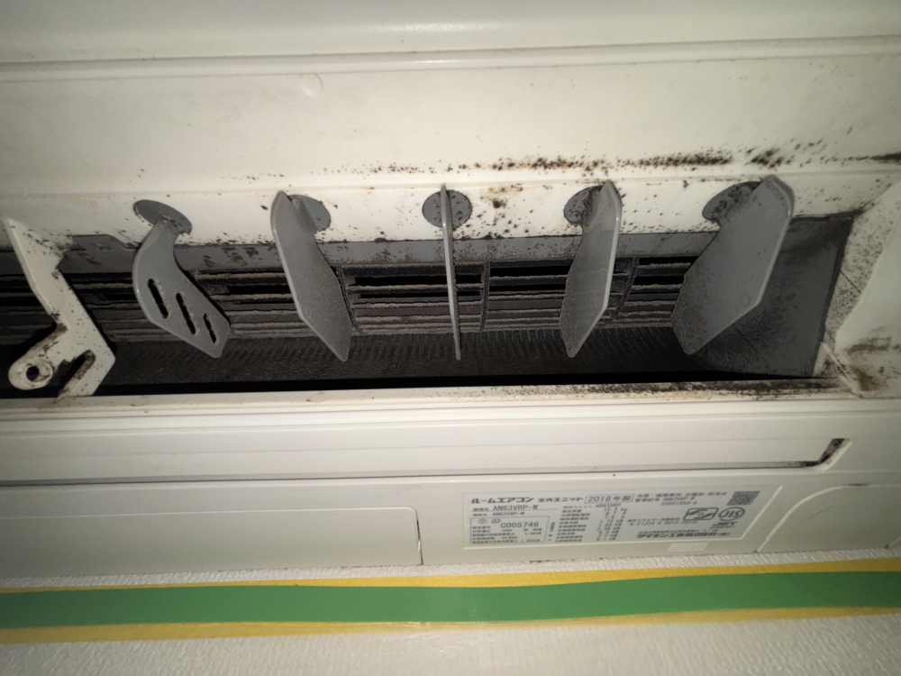 埼玉県北葛飾郡杉戸町のお掃除機能付きエアコンの作業前2