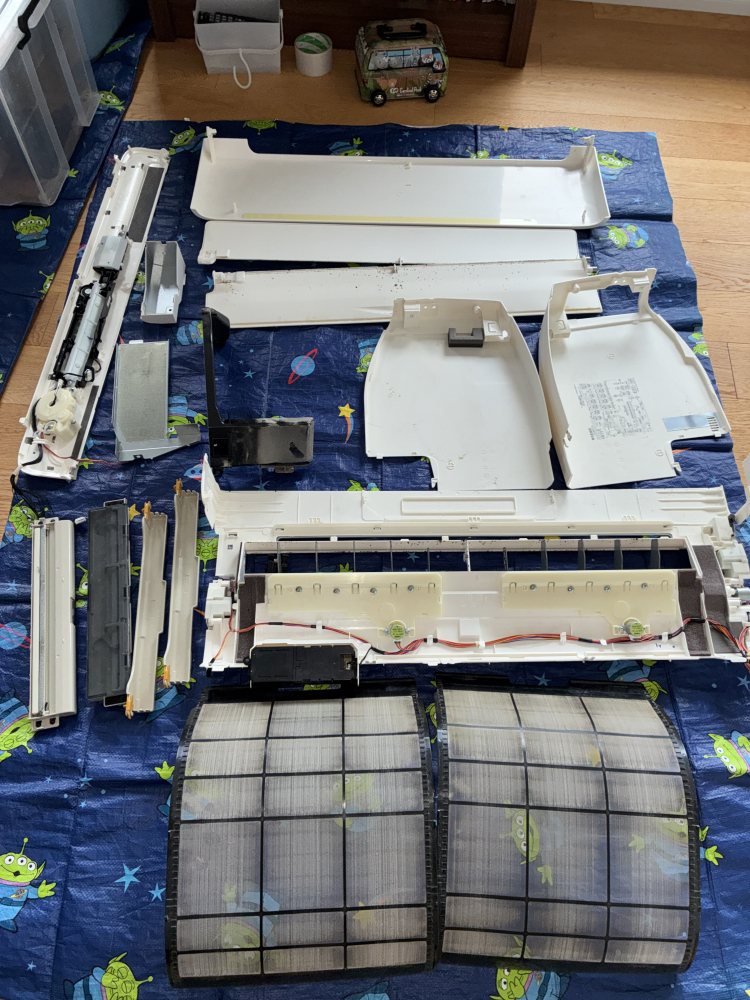 奈良県生駒市西白庭台のお掃除機能付きエアコンの作業前3