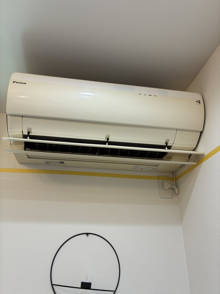 大阪府大阪市東成区大今里のお掃除機能付きエアコンの作業前1
