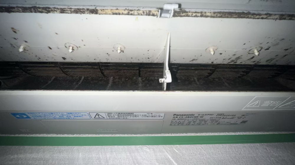 愛知県岡崎市真伝町のお掃除機能付きエアコンの作業前3