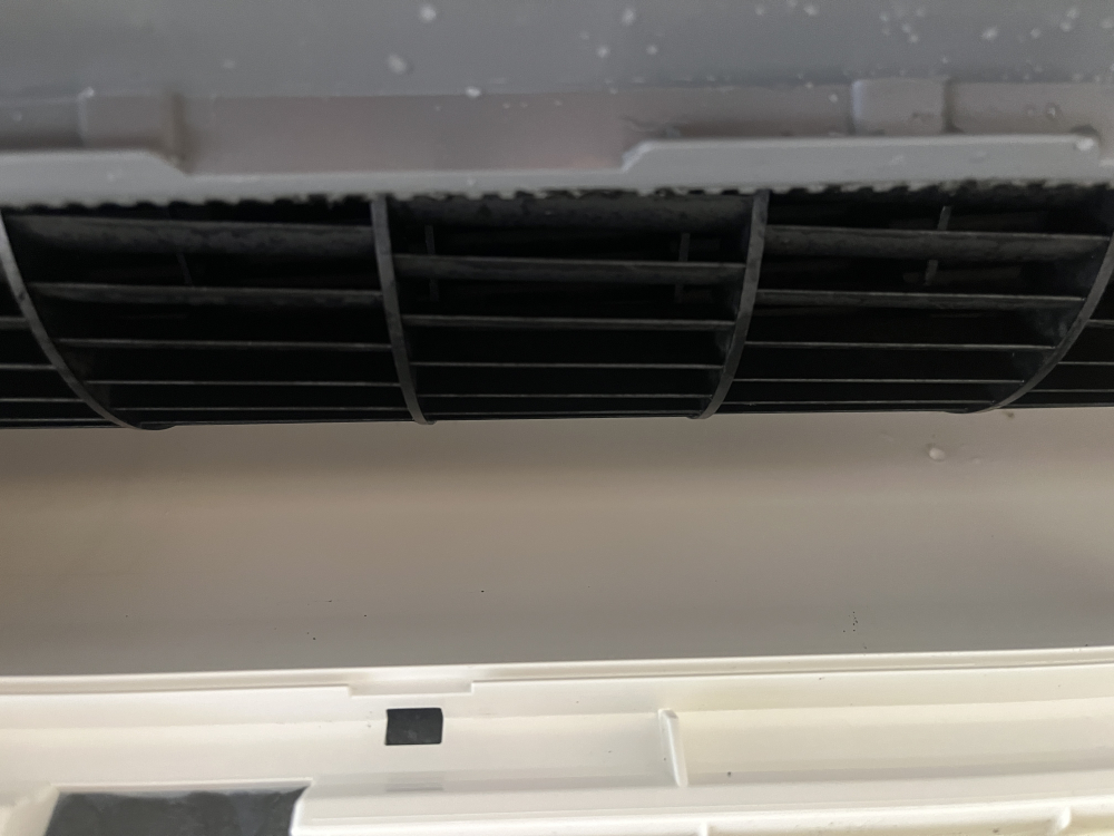 愛知県蒲郡市のお掃除機能付きエアコンの作業後1