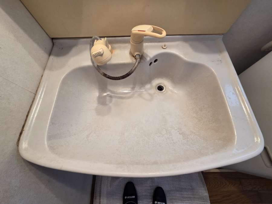 岐阜県各務原市川島緑町の洗面所クリーニングの作業前3