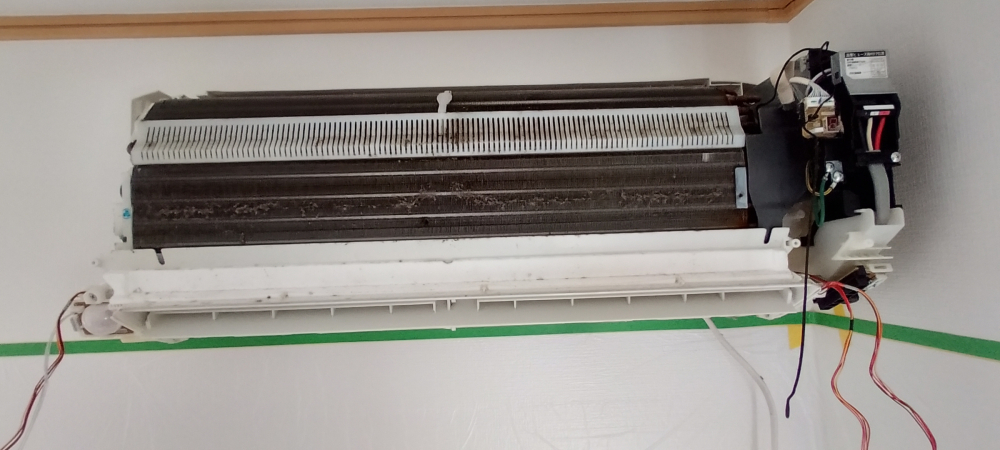 群馬県太田市のお掃除機能付きエアコンの作業前2