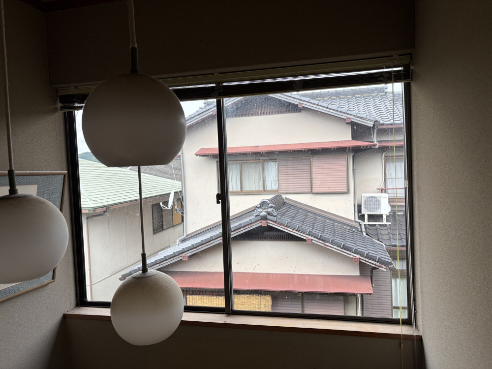 大阪府豊能郡豊能町東ときわ台の窓ガラス・サッシクリーニングの作業前2